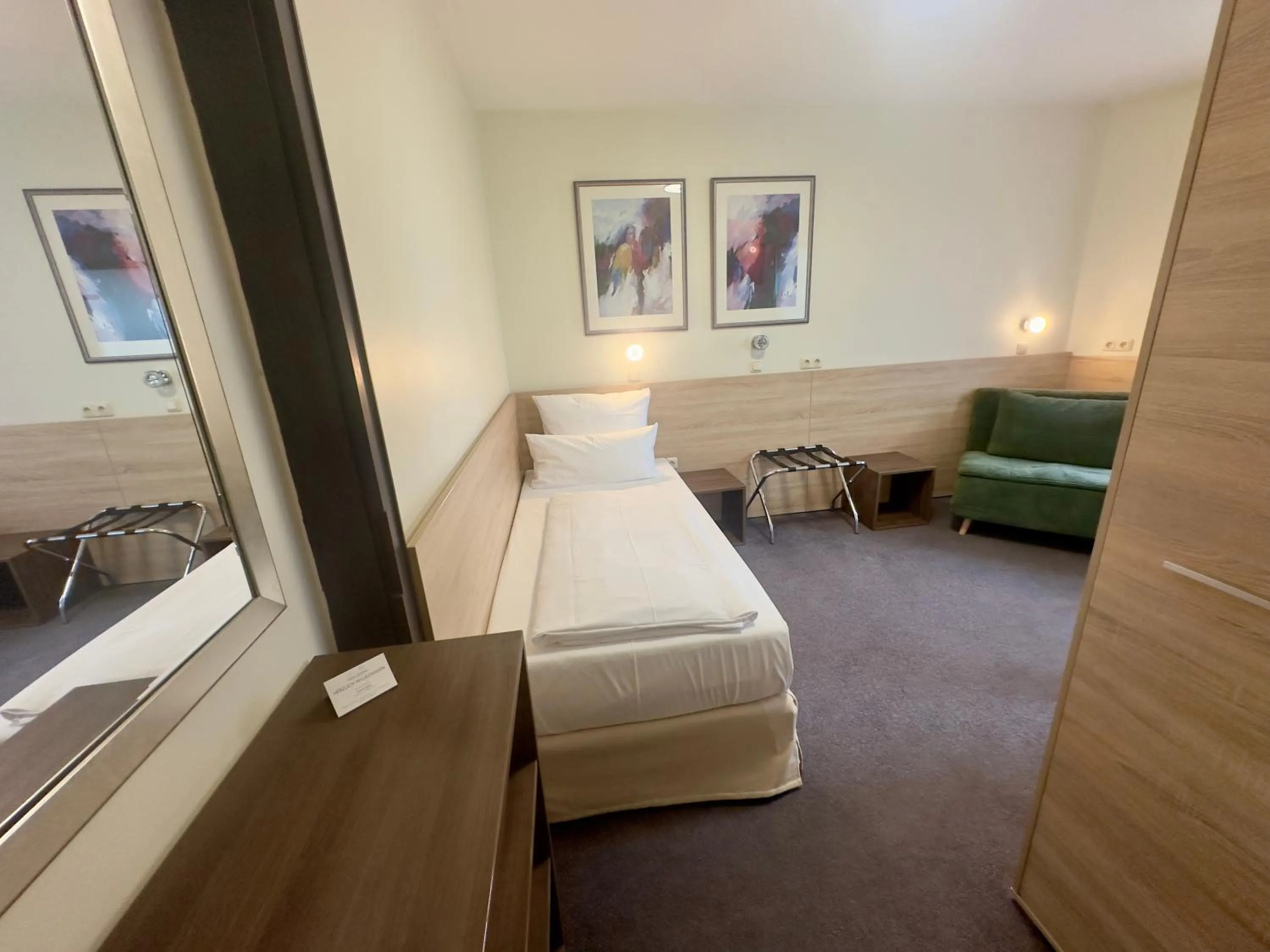 Living room, Bed in Hotel Central