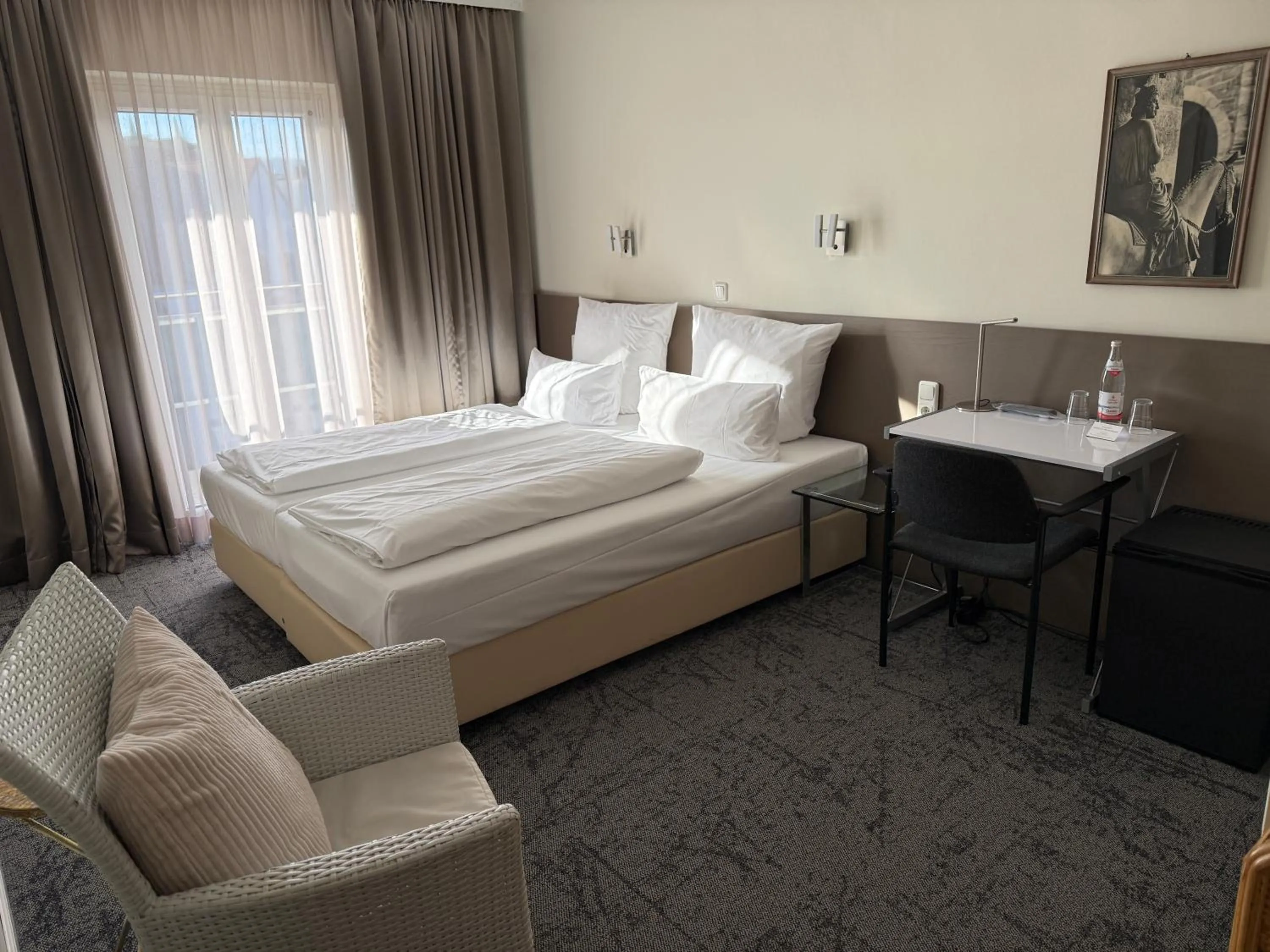 Photo of the whole room, Bed in Hotel Central