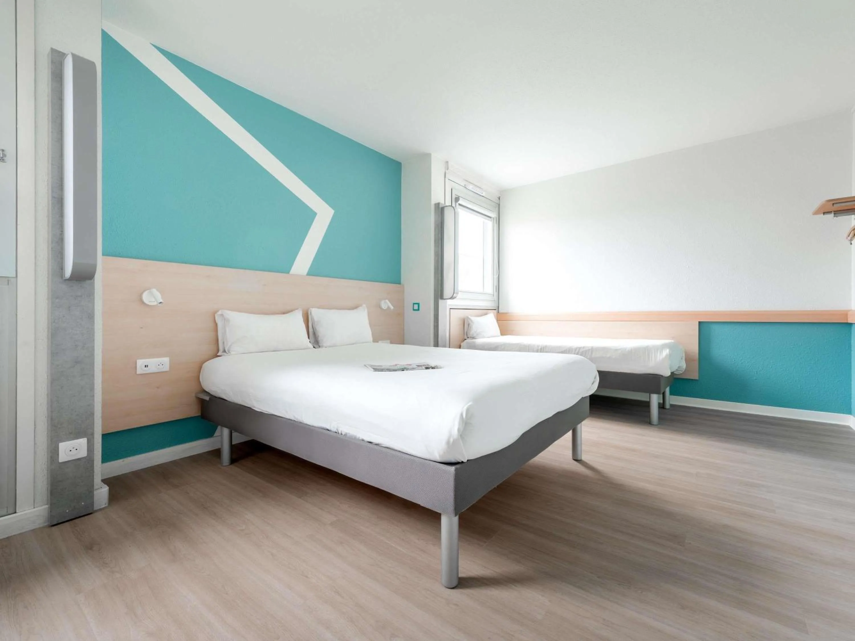 Bedroom, Bed in ibis budget Caen Mondeville