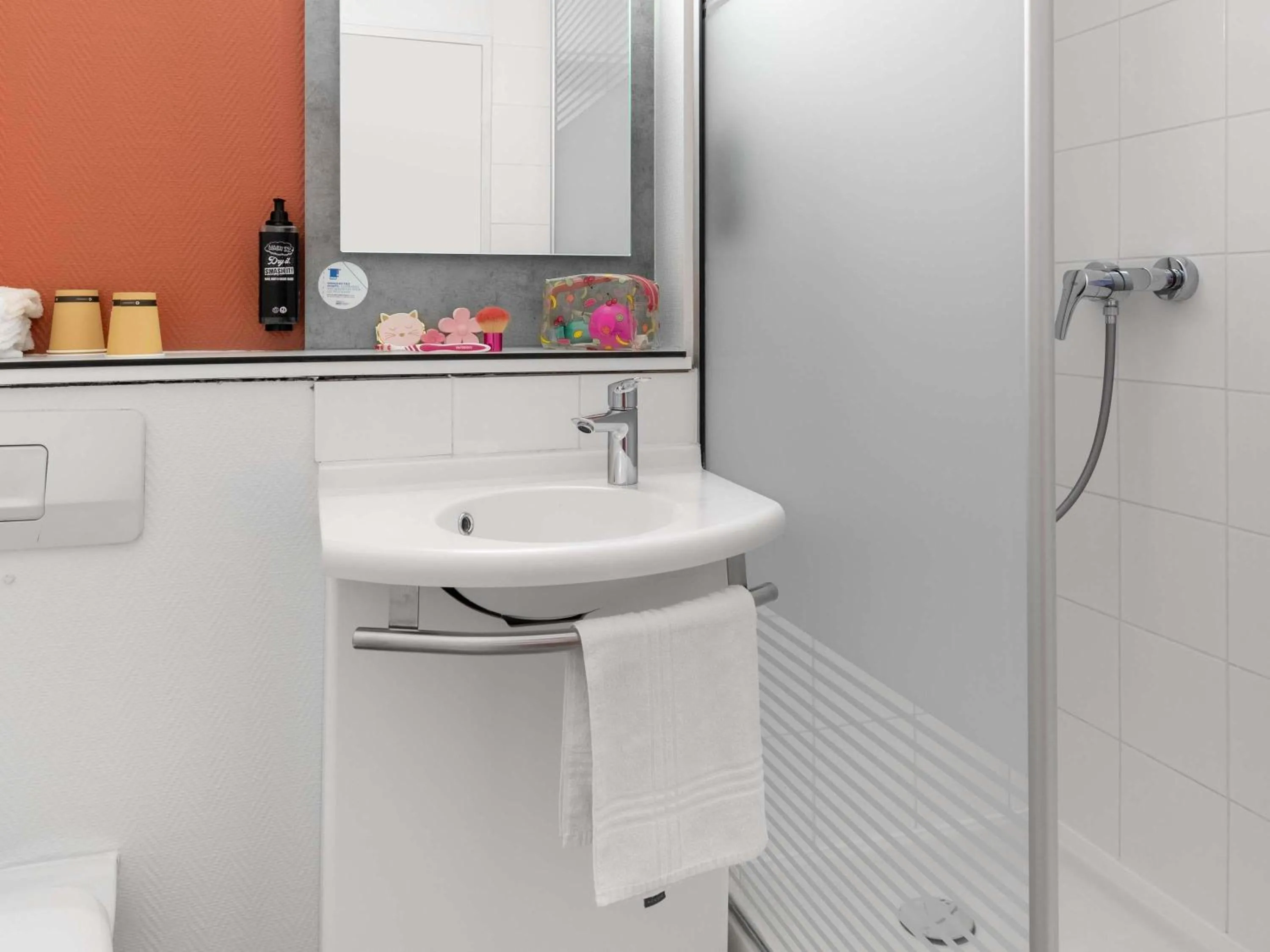 Bedroom in ibis budget Caen Mondeville