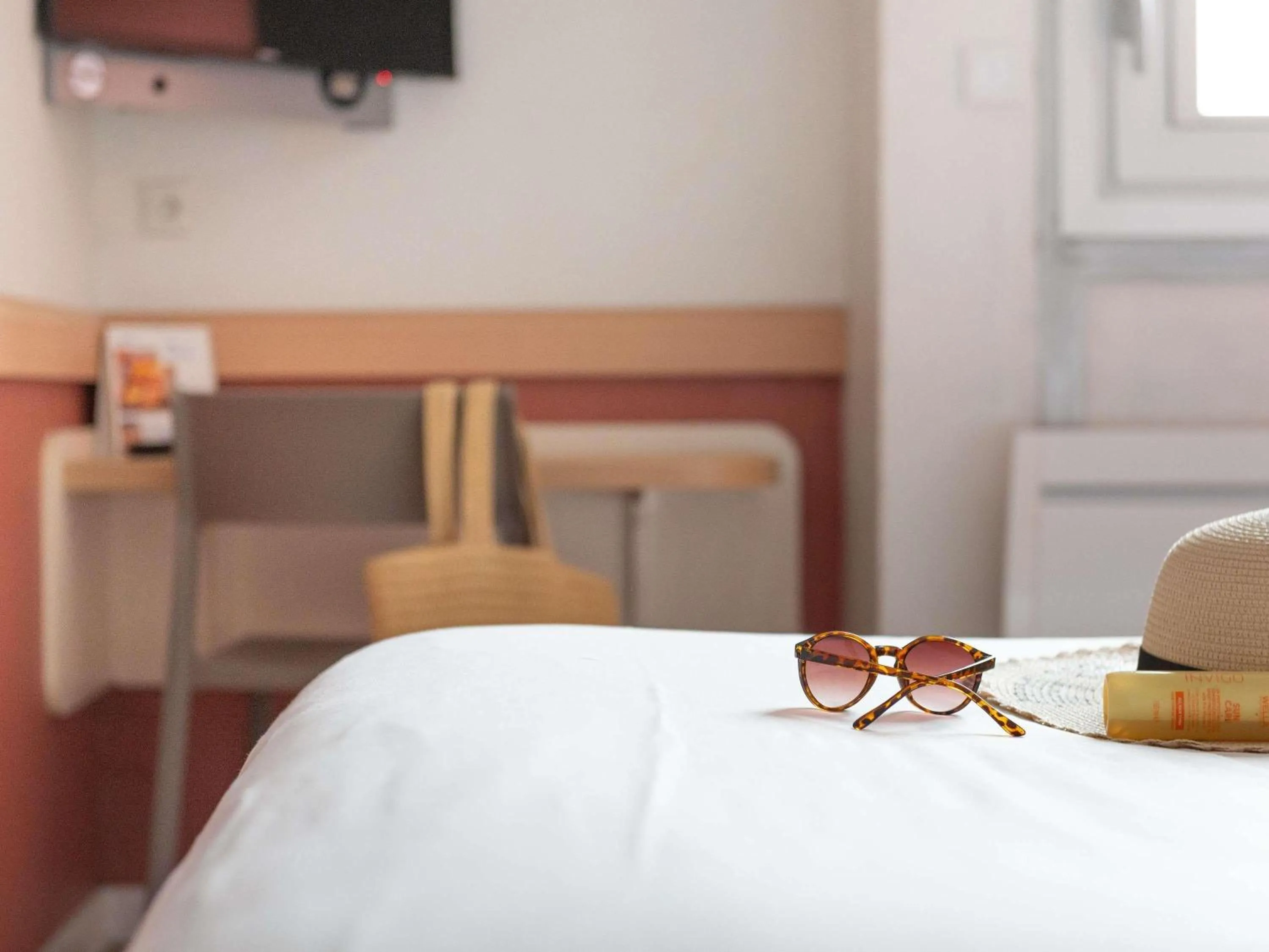 Bedroom, Bed in ibis budget Caen Mondeville