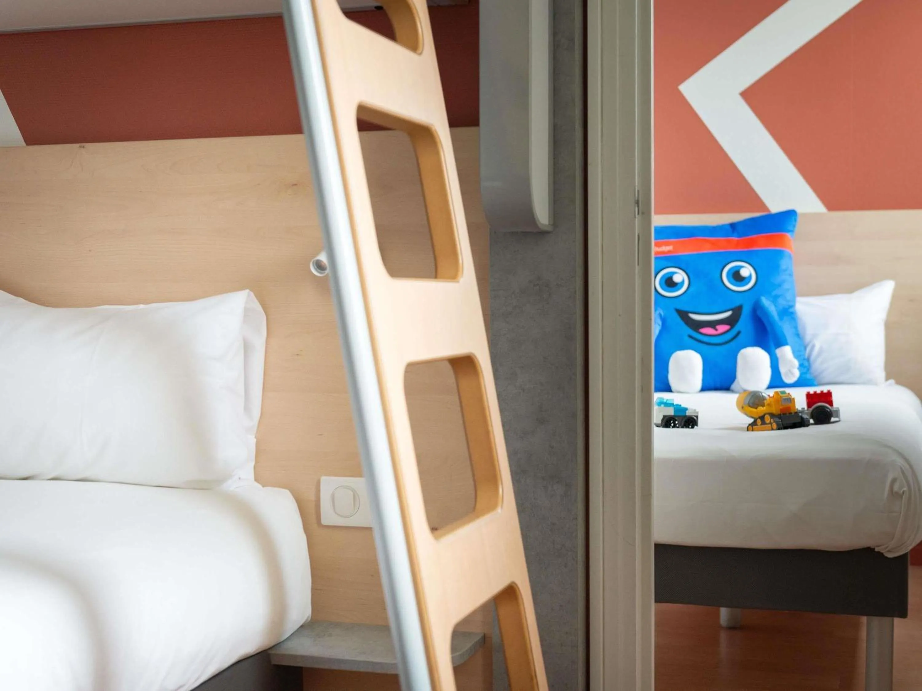 Bedroom, Bed in ibis budget Caen Mondeville