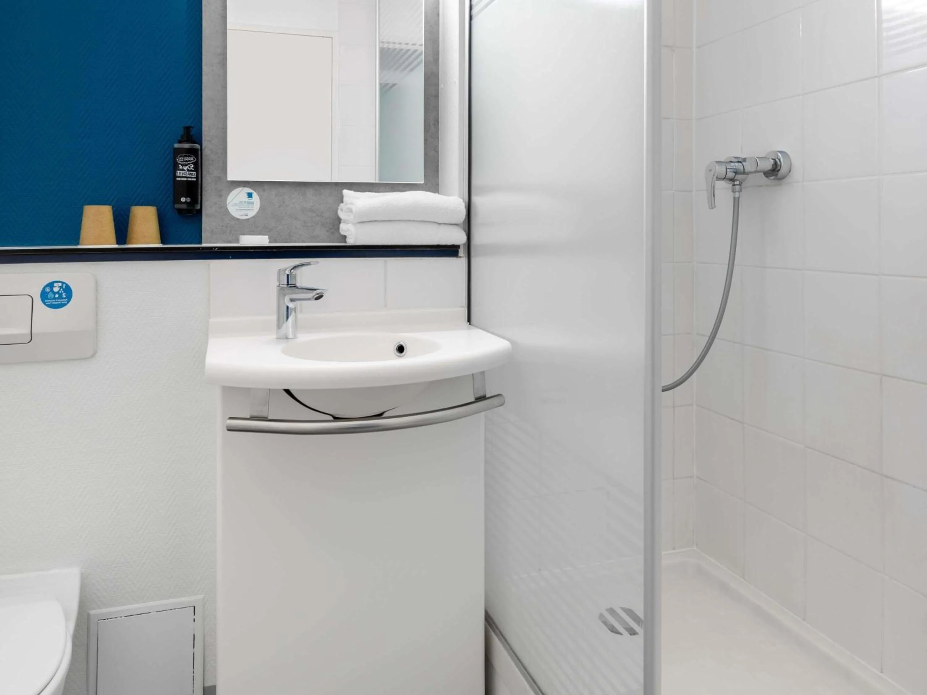 Bedroom in ibis budget Caen Mondeville