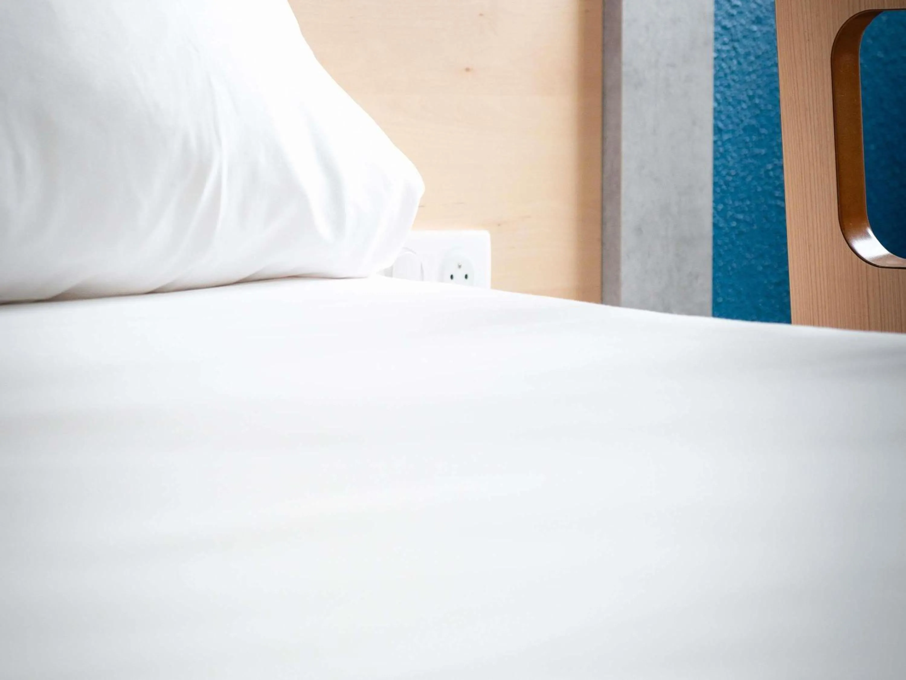 Bedroom, Bed in ibis budget Caen Mondeville