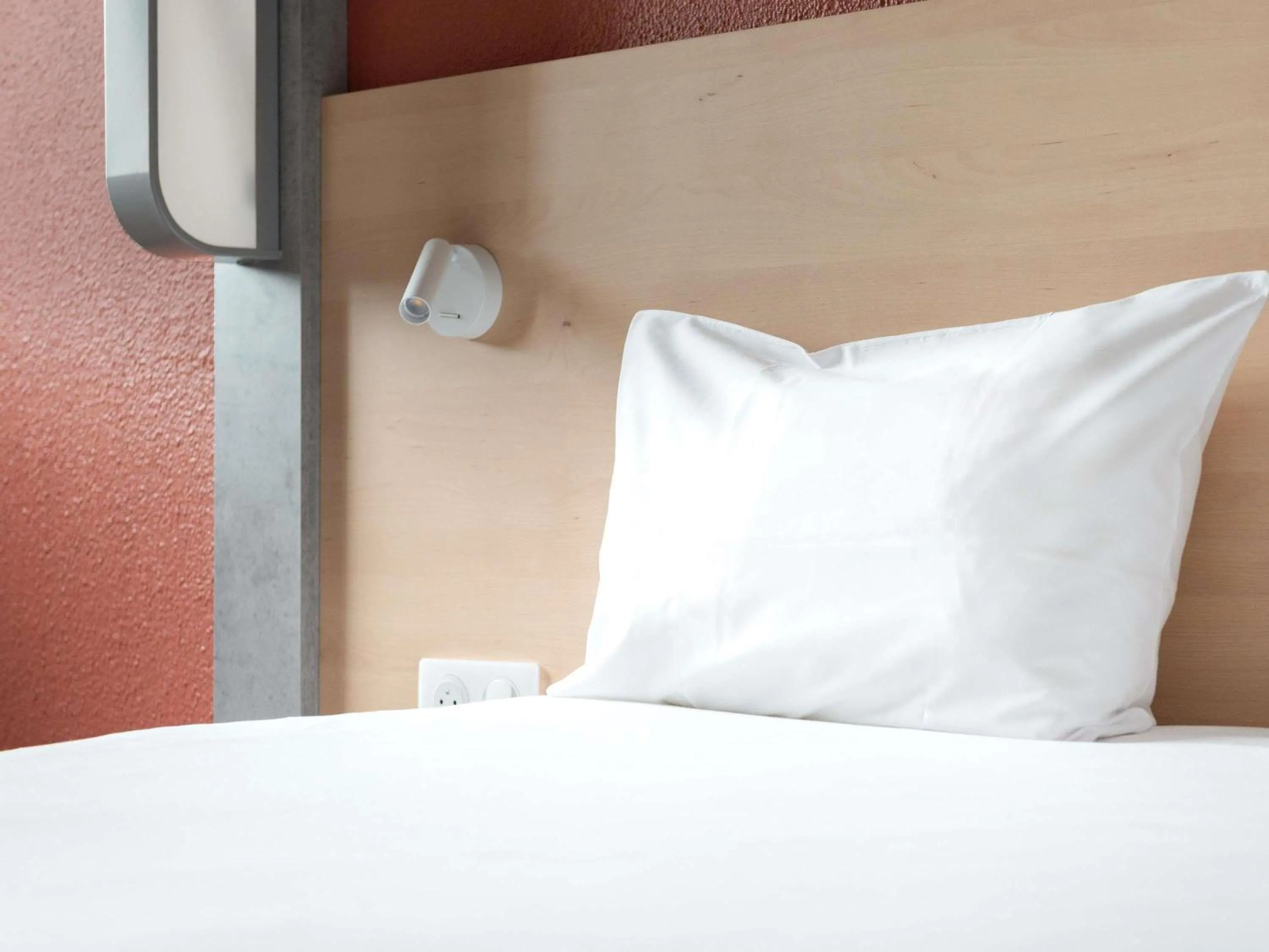 Bedroom, Bed in ibis budget Caen Mondeville