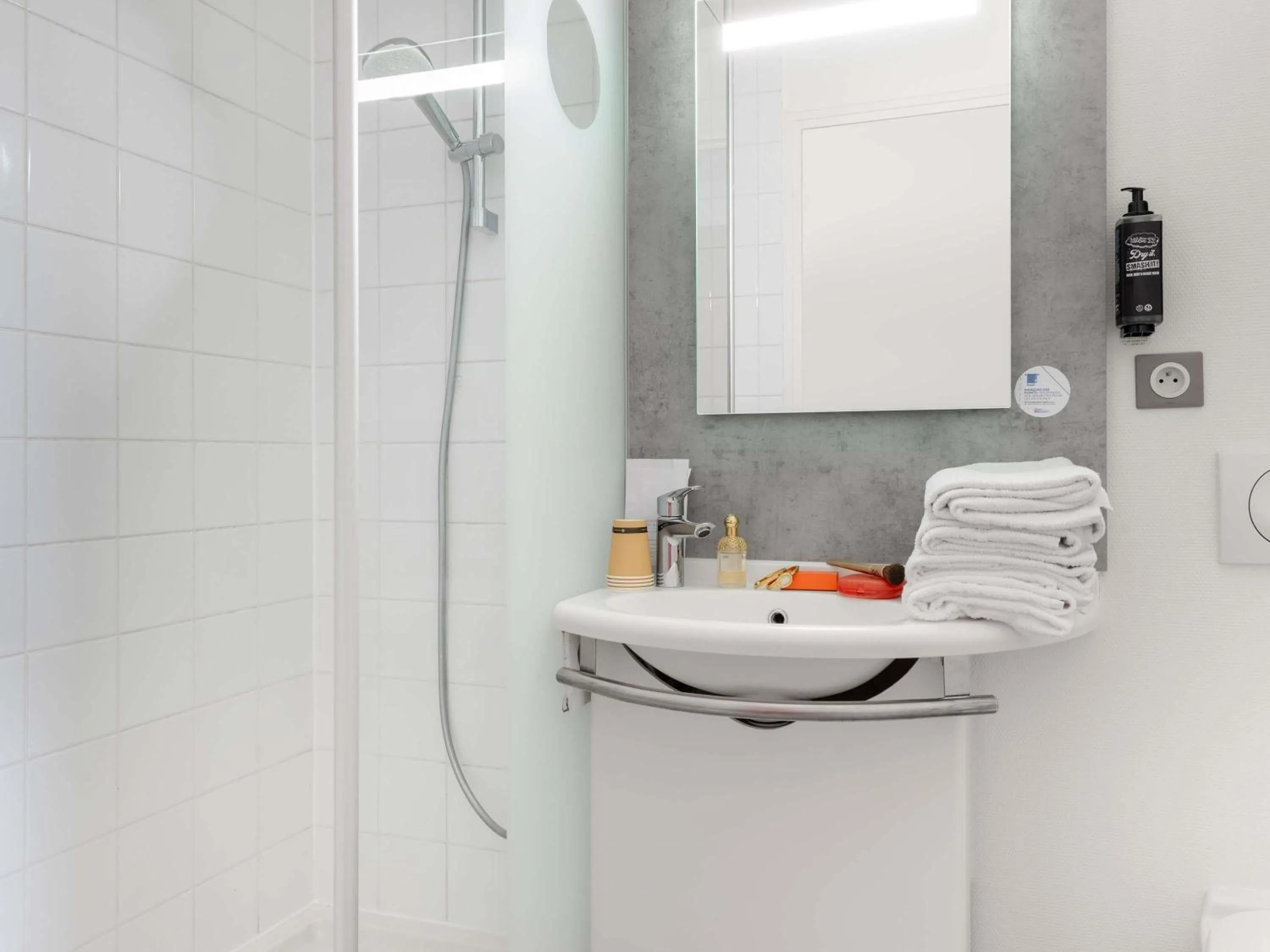 Bedroom in ibis budget Caen Mondeville