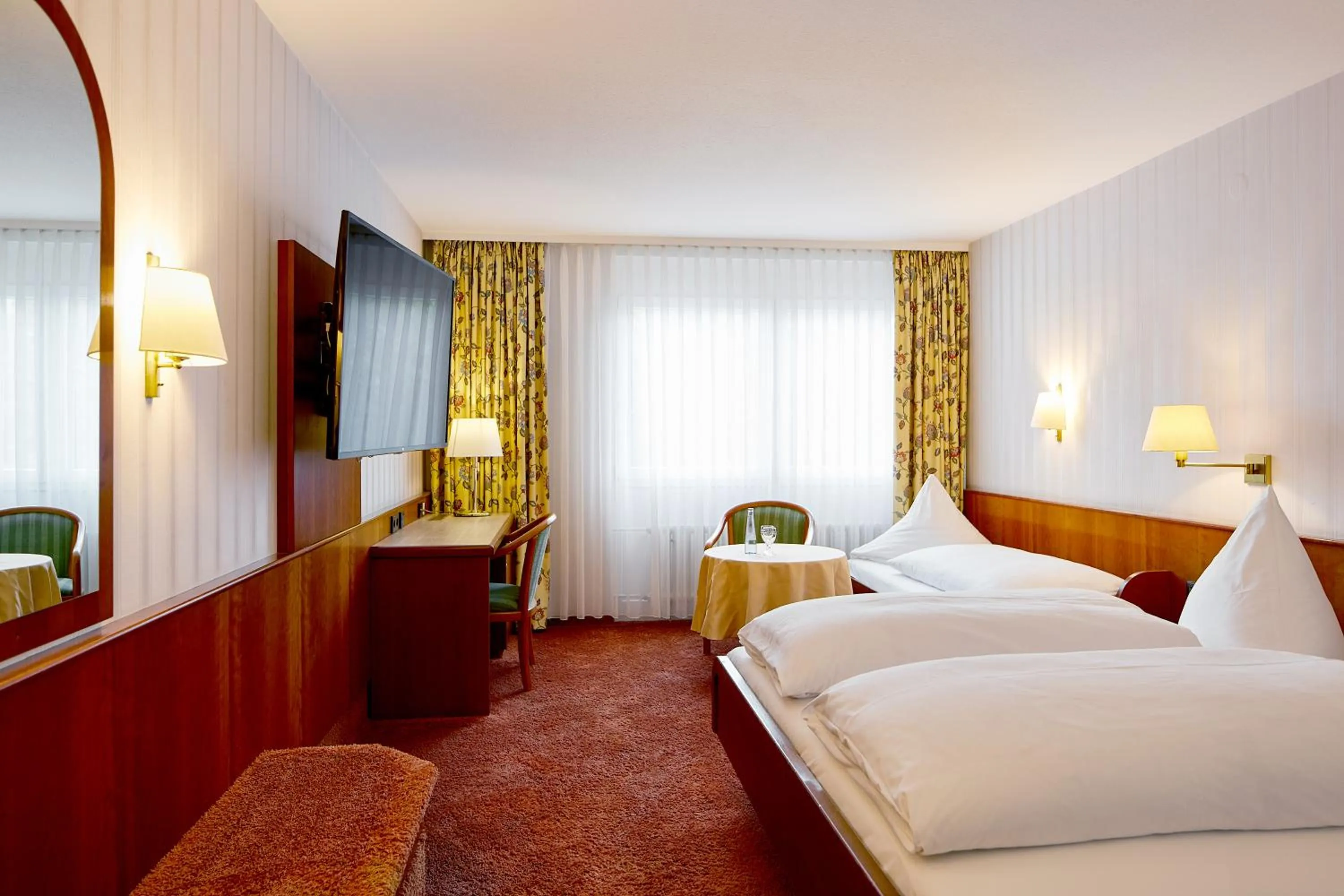 TV and multimedia, Bed in Hotel Zum Schiff