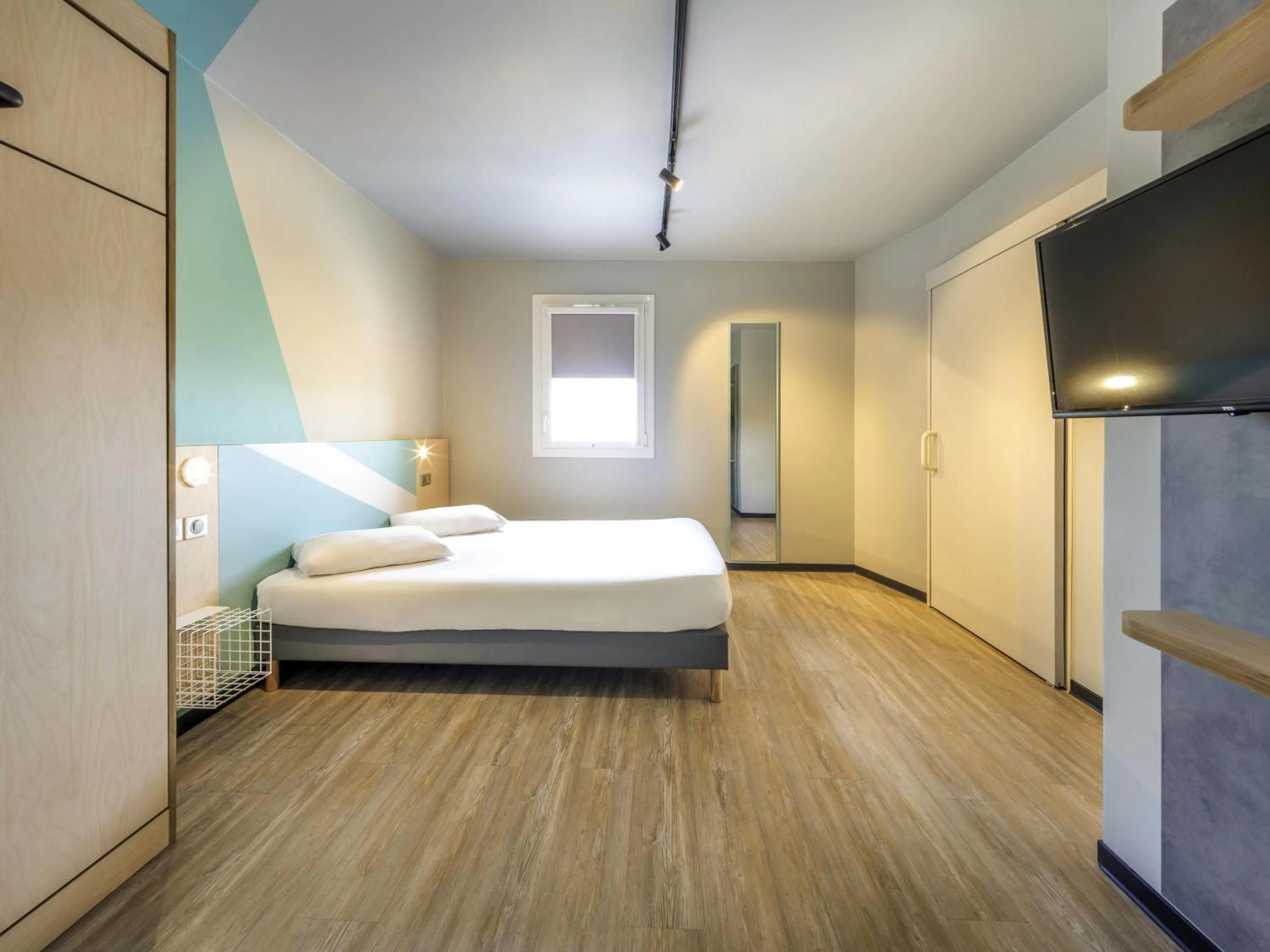 Bedroom, Bed in ibis budget Forbach Centre