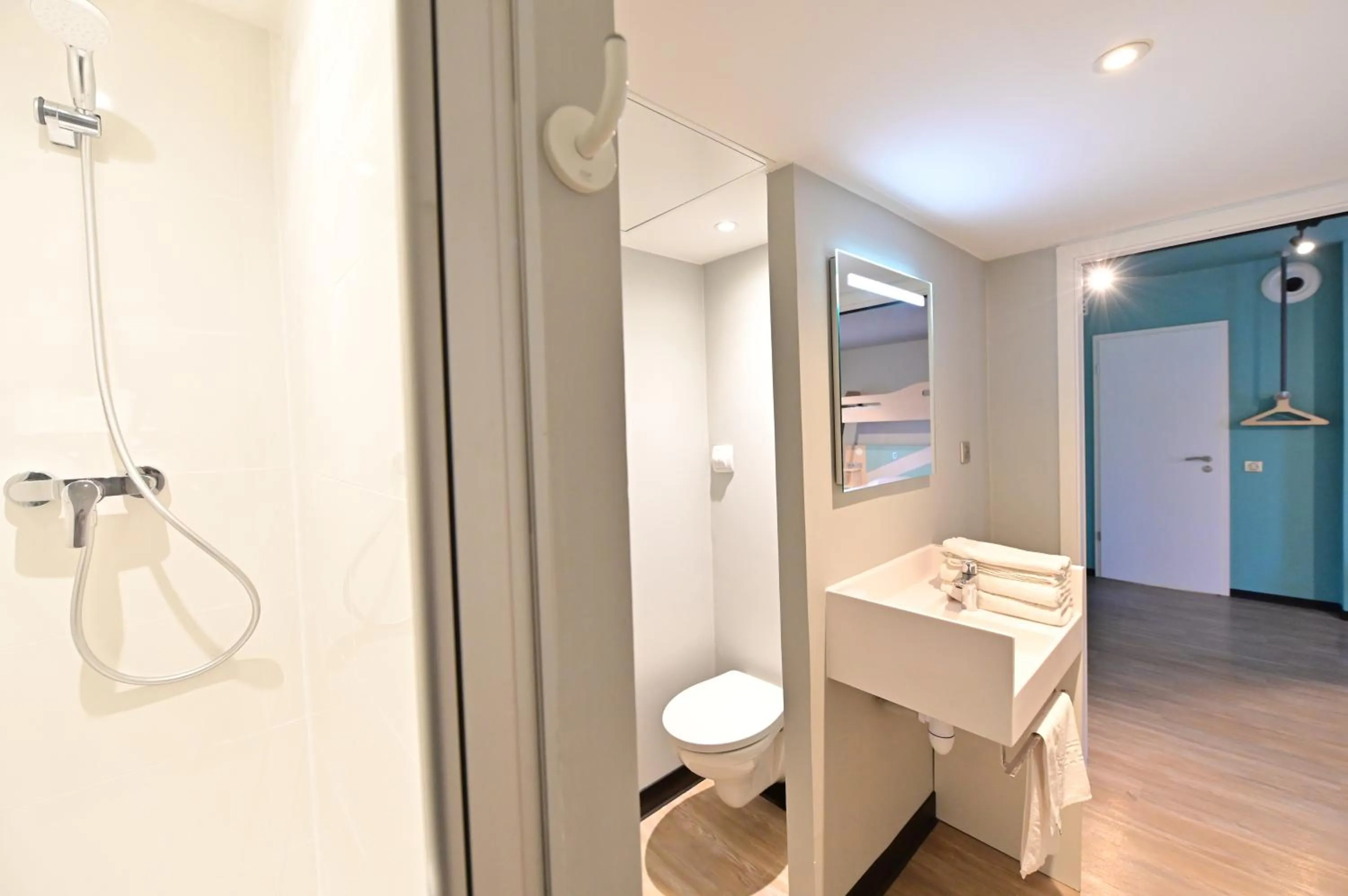 Shower in ibis budget Forbach Centre