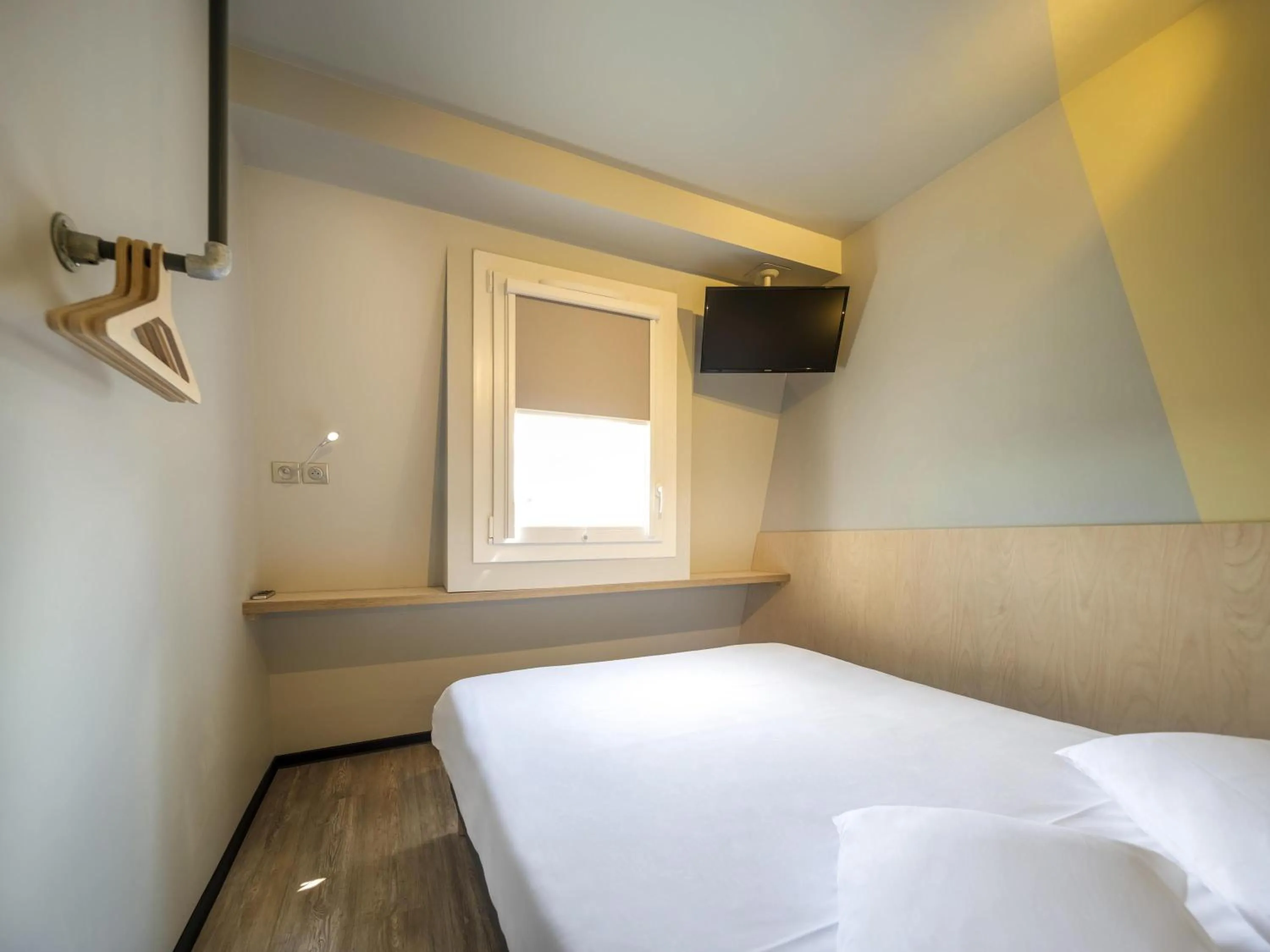 Bedroom, Bed in ibis budget Forbach Centre