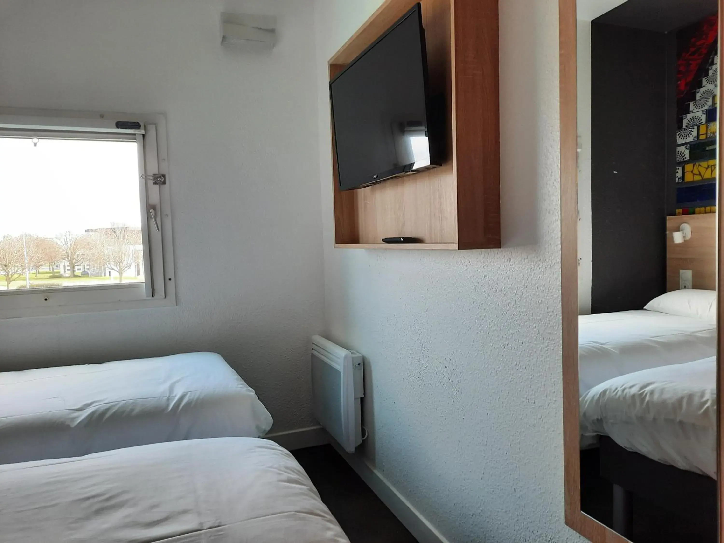 2 Single Beds in Kyriad Direct Caen Nord Memorial 2 Single Beds in Kyriad Direct Caen Nord Memorial