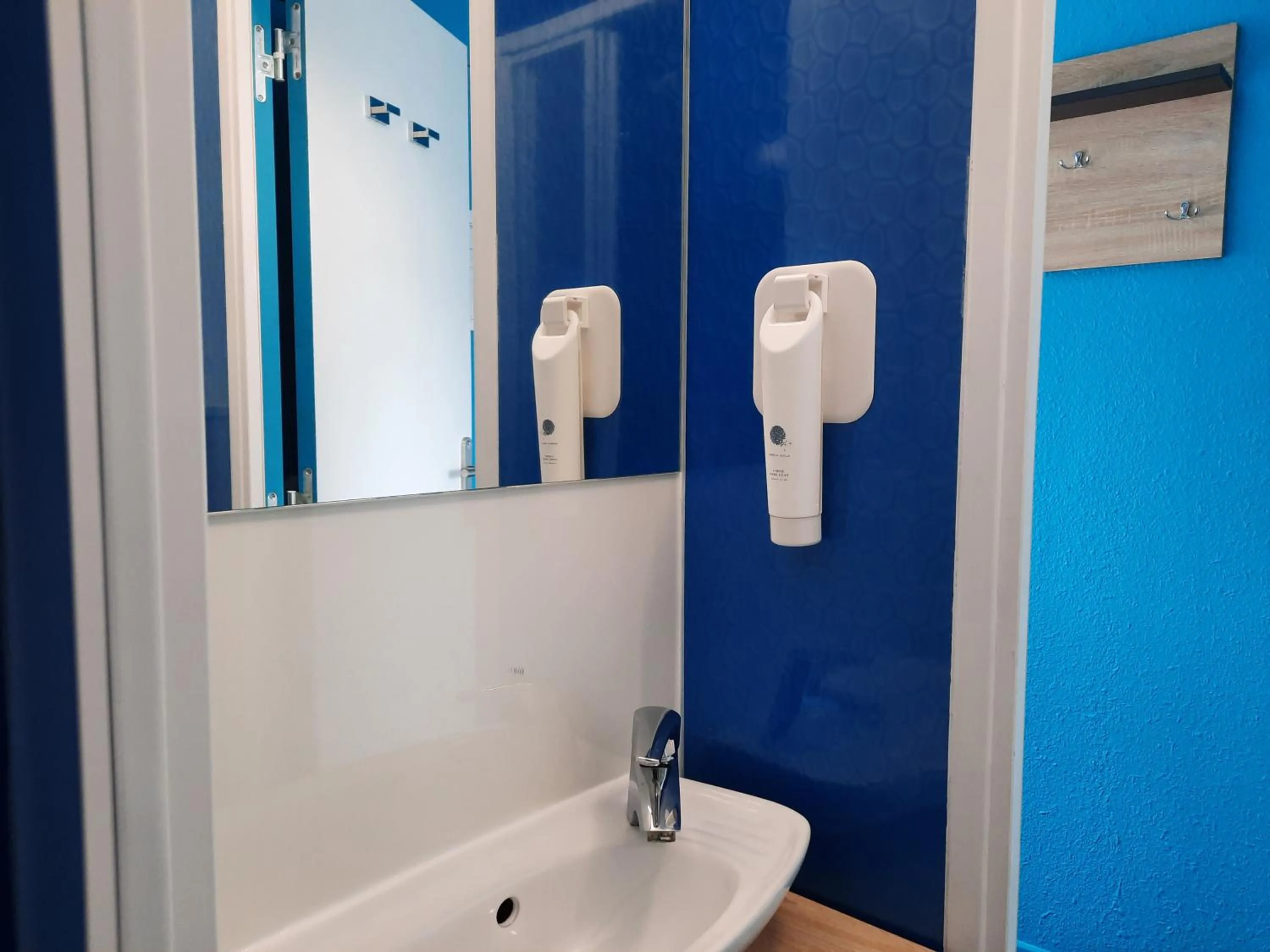 Bathroom in Kyriad Direct Caen Nord Memorial