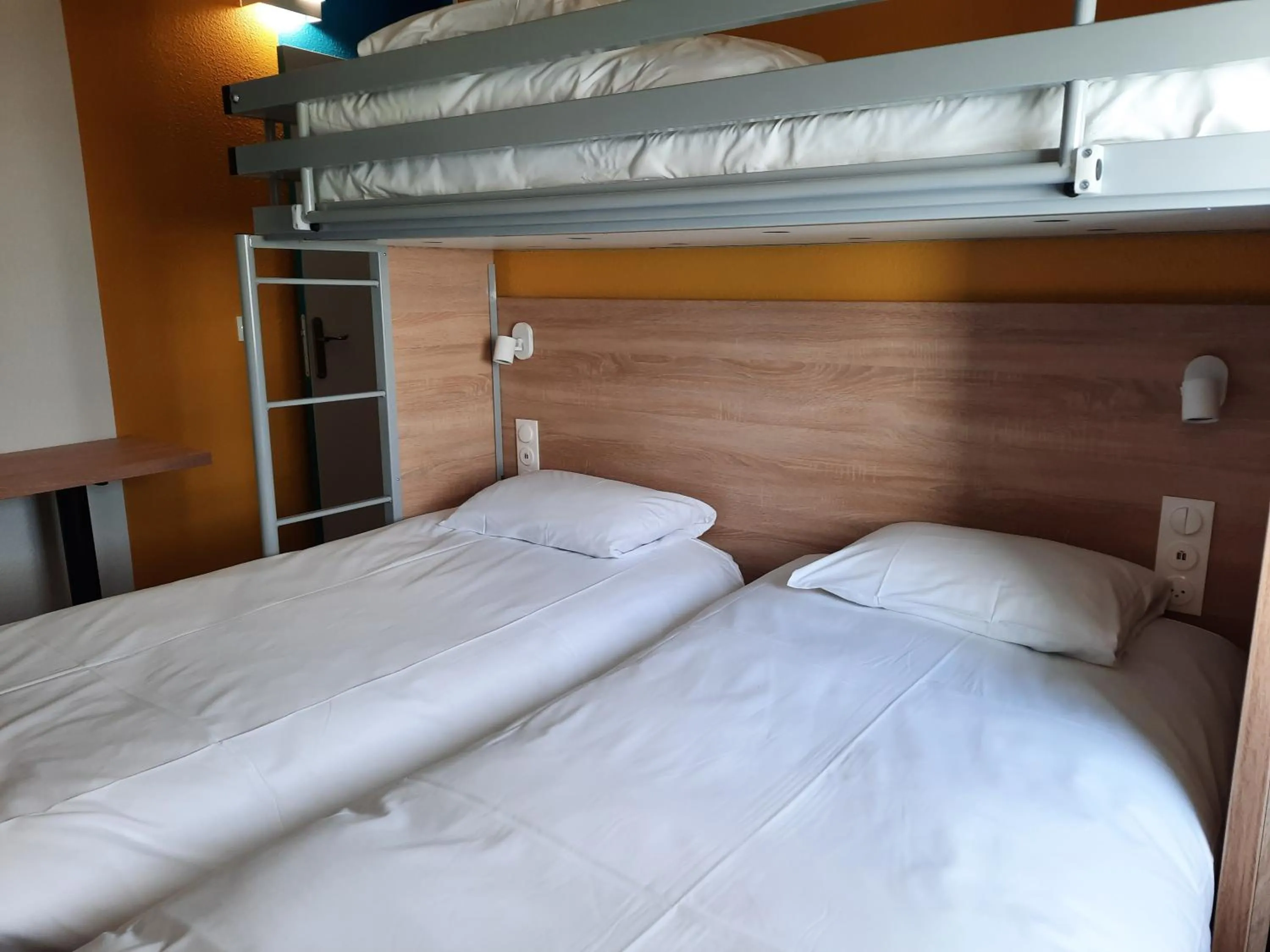 bunk bed, Bed in Kyriad Direct Caen Nord Memorial