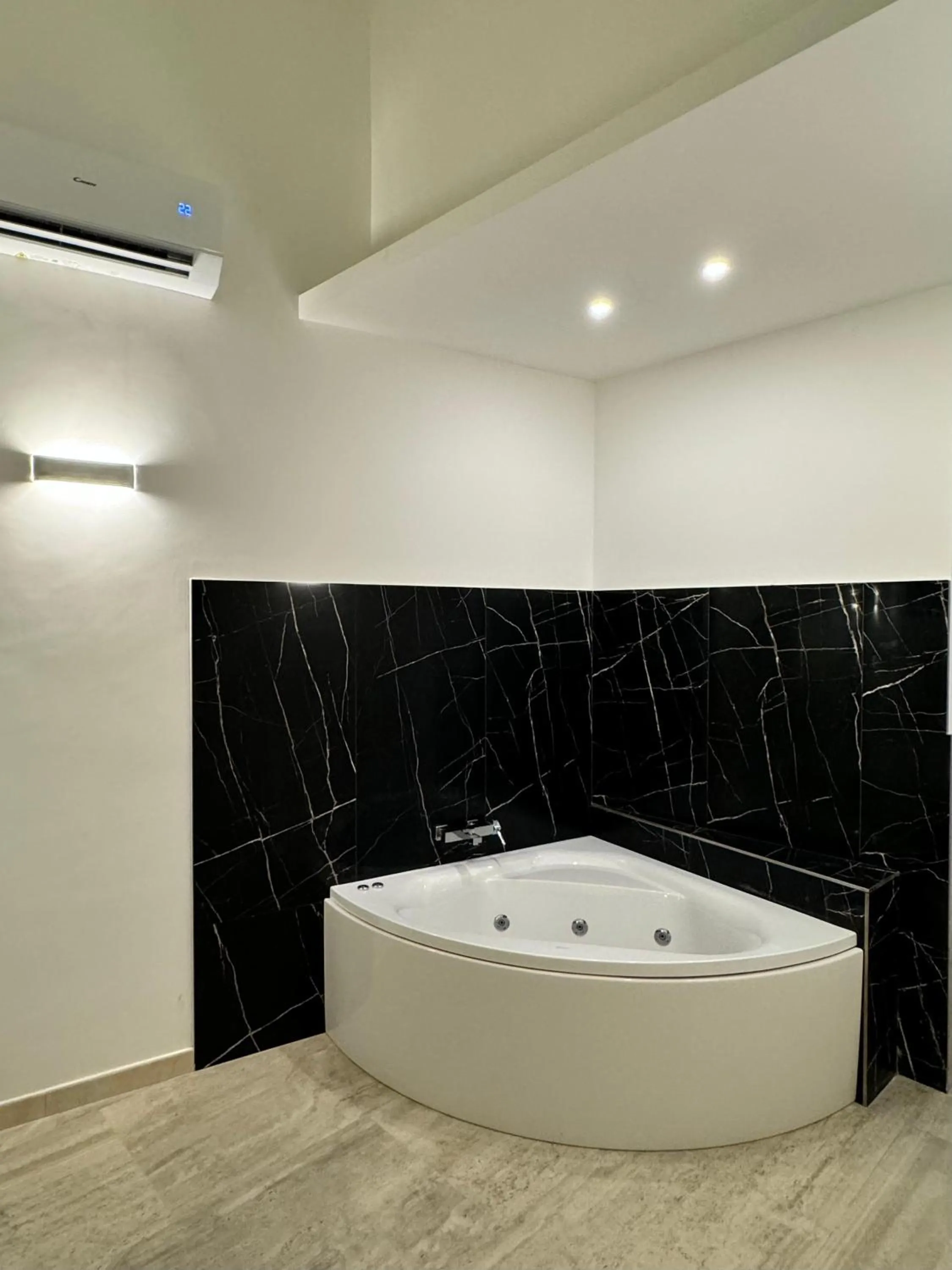 Hot Tub in Art Atelier Risorgimento Guest House