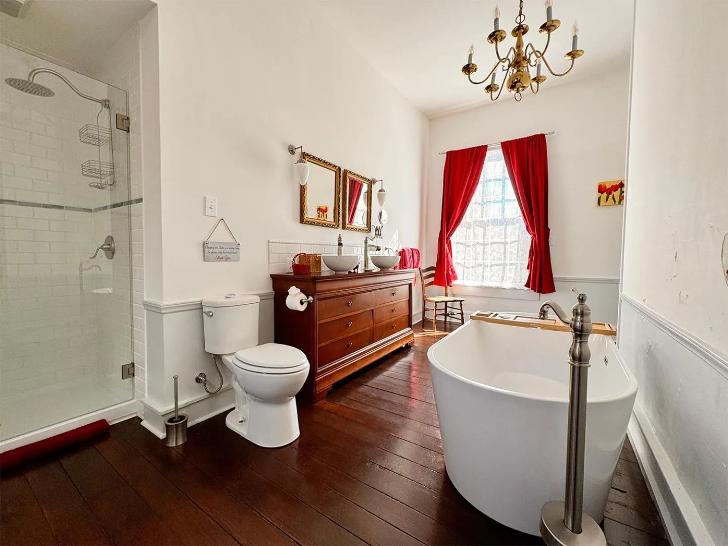 Toilet in The Sunnyside Sisters Bed and Breakfast