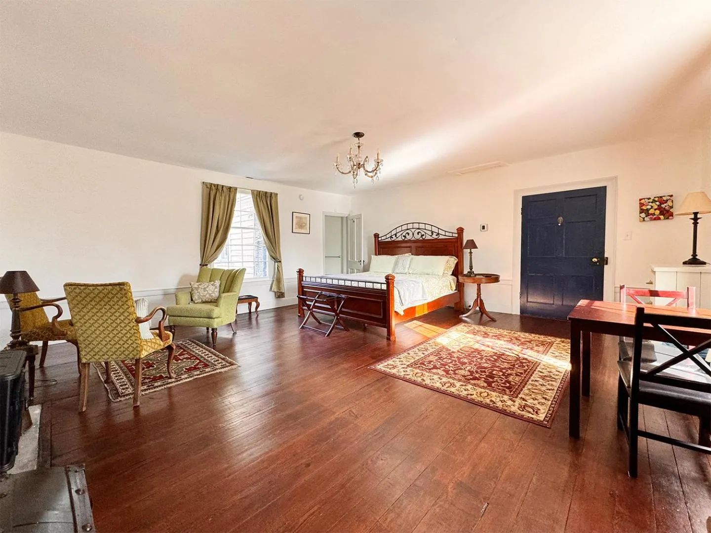 Bed in The Sunnyside Sisters Bed and Breakfast