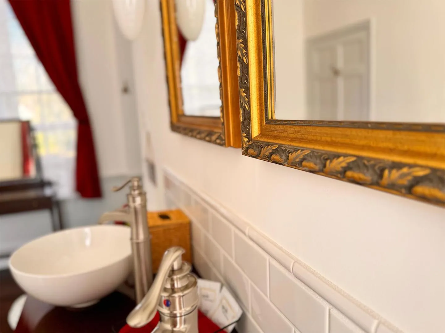 Bathroom in The Sunnyside Sisters Bed and Breakfast