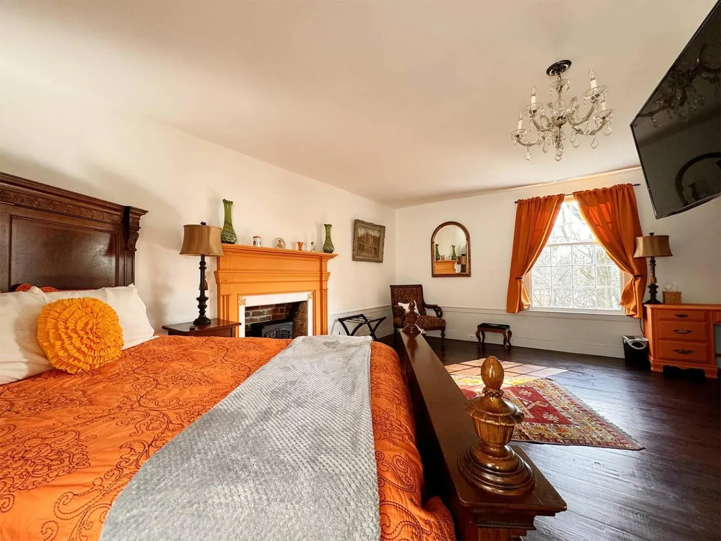 Bed in The Sunnyside Sisters Bed and Breakfast