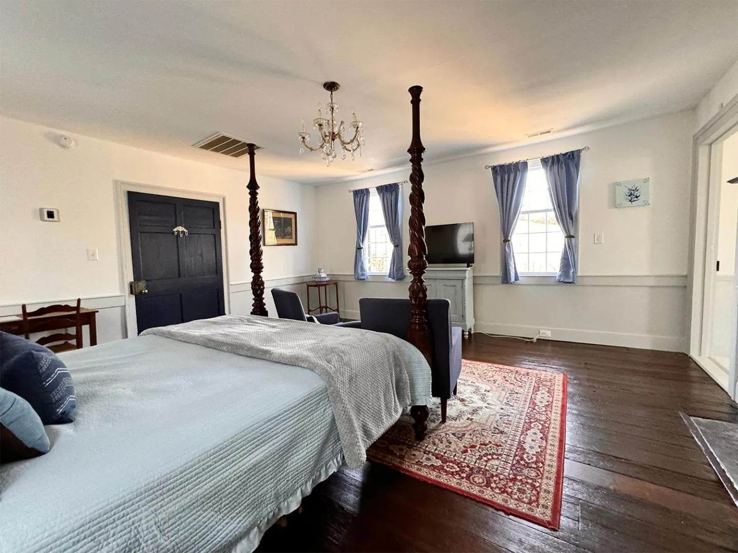 Bed in The Sunnyside Sisters Bed and Breakfast