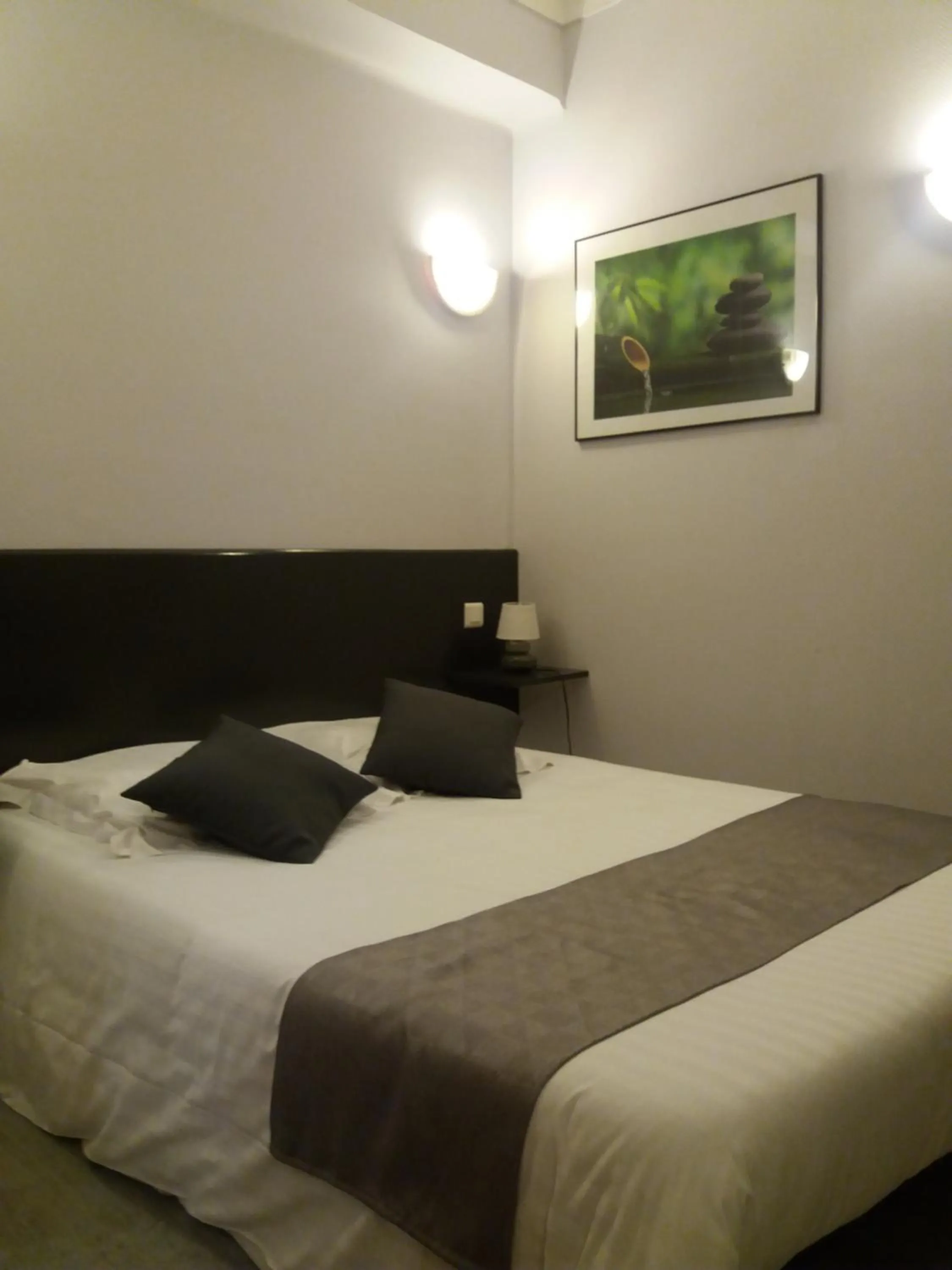 Bedroom, Bed in L'Ecailler