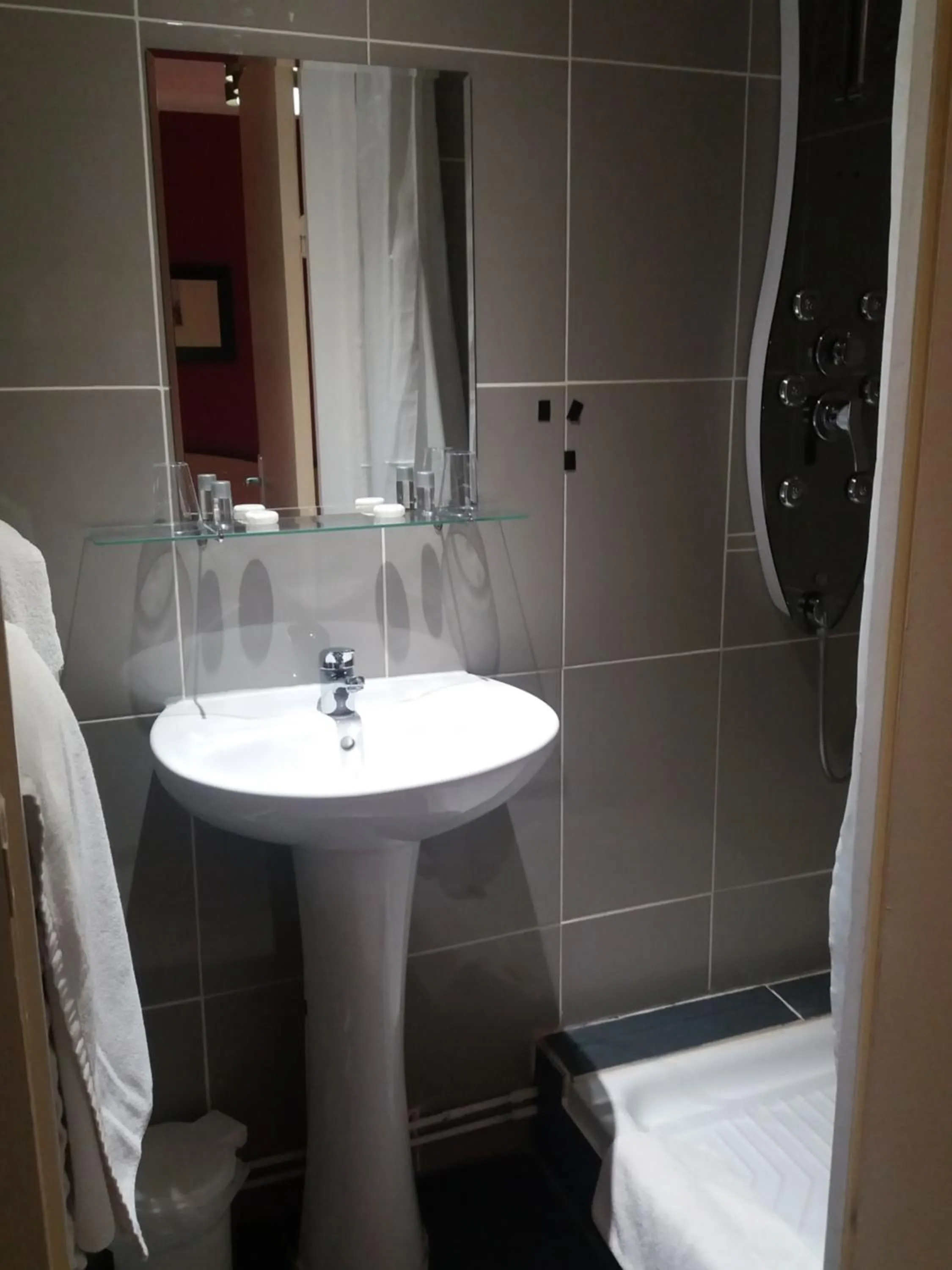 Bathroom in L'Ecailler