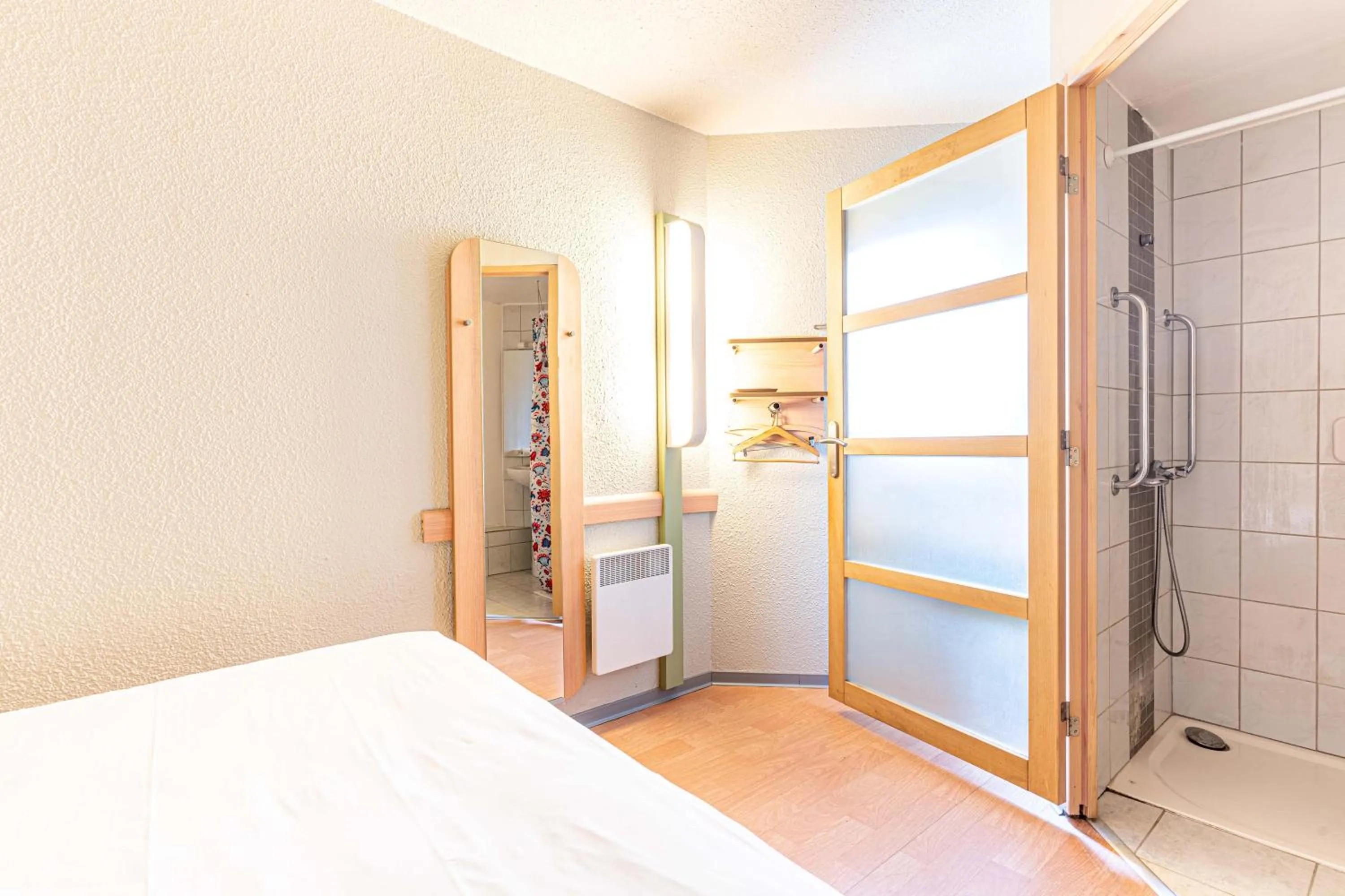 Bedroom, Bed in Fasthotel Cleon Rouen Sud