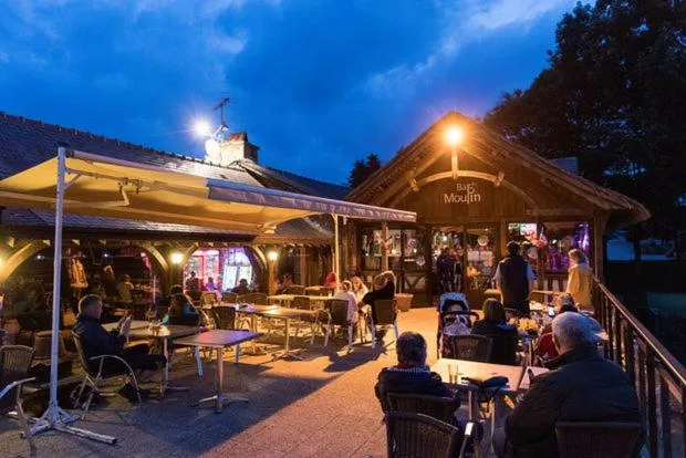 Restaurant/places to eat in Mobile Homes by KelAir at Camping Domaine des Ormes