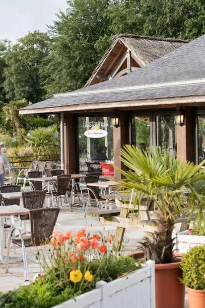 Restaurant/places to eat in Mobile Homes by KelAir at Camping Domaine des Ormes