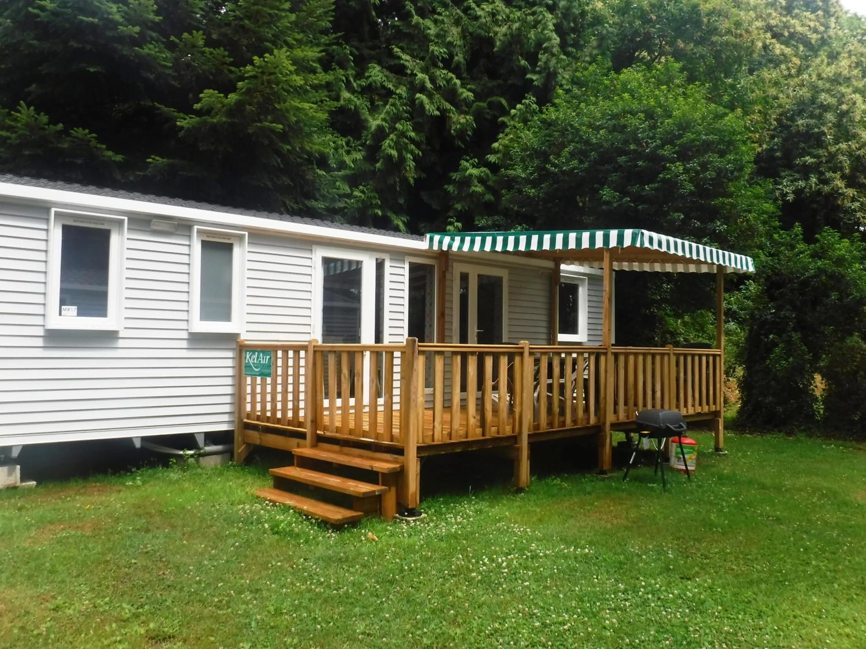 Property building in Mobile Homes by KelAir at Camping Domaine des Ormes