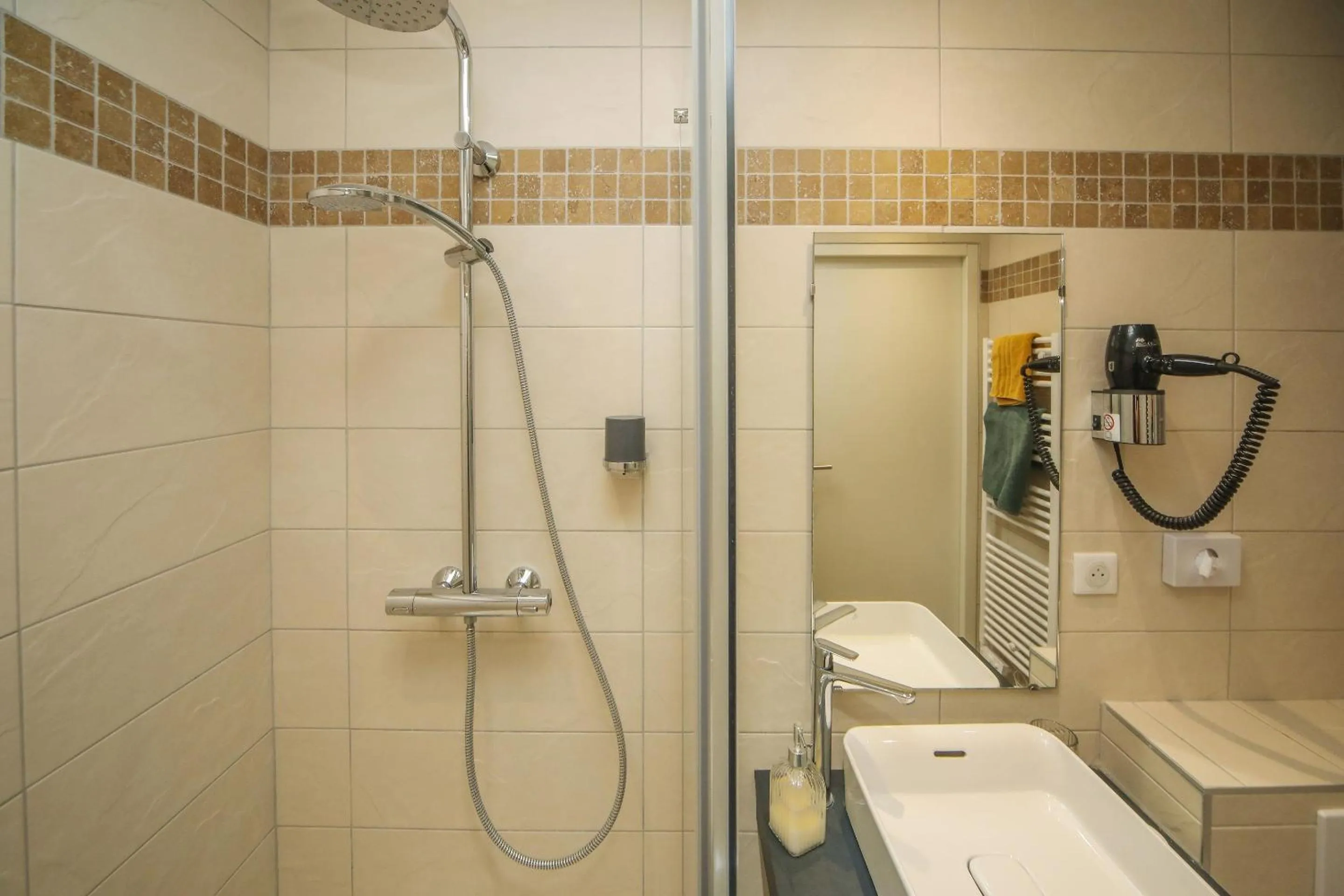 Bedroom in Hotel O Chiroulet