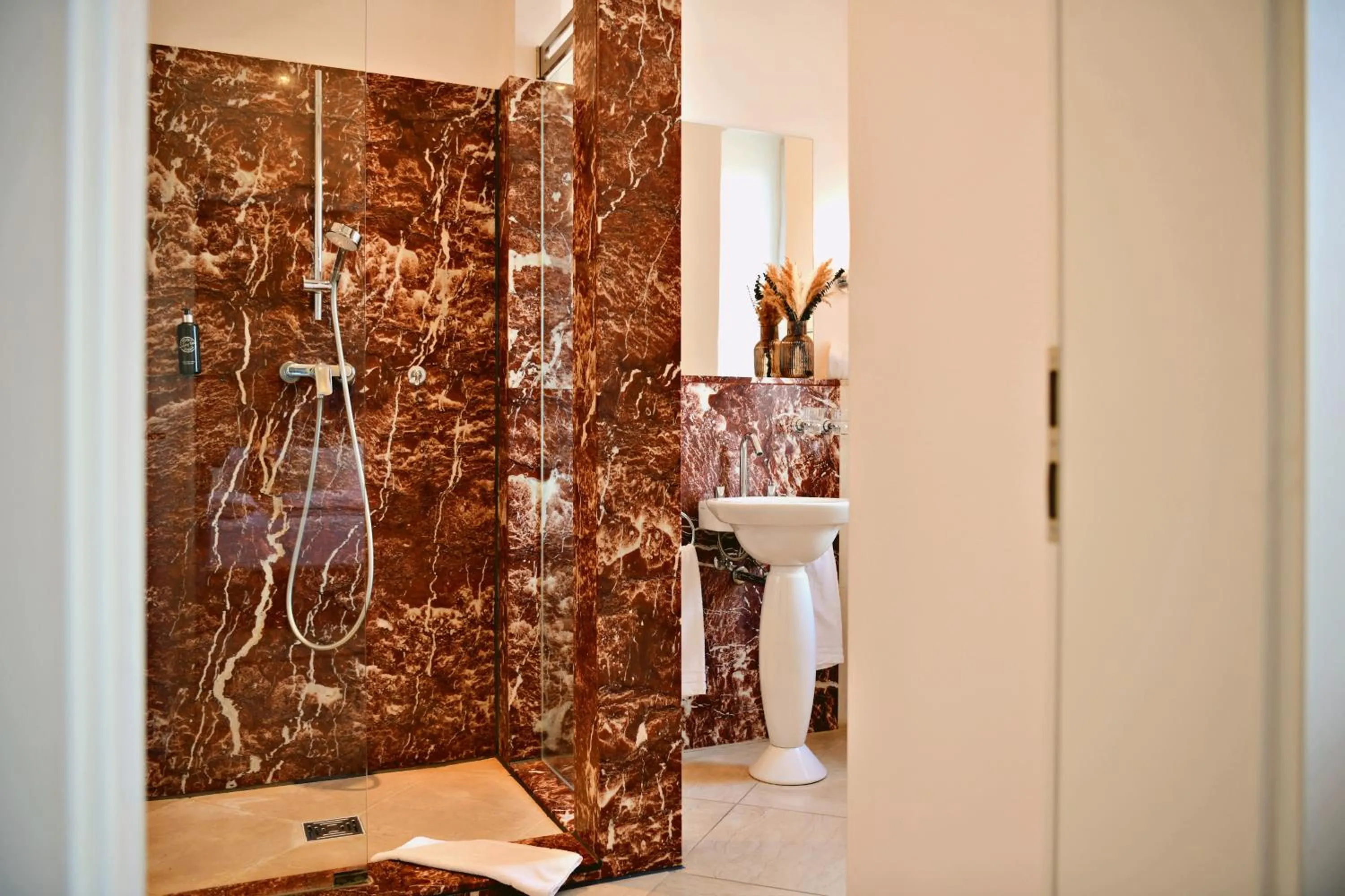 Shower in cantera by Wiegand