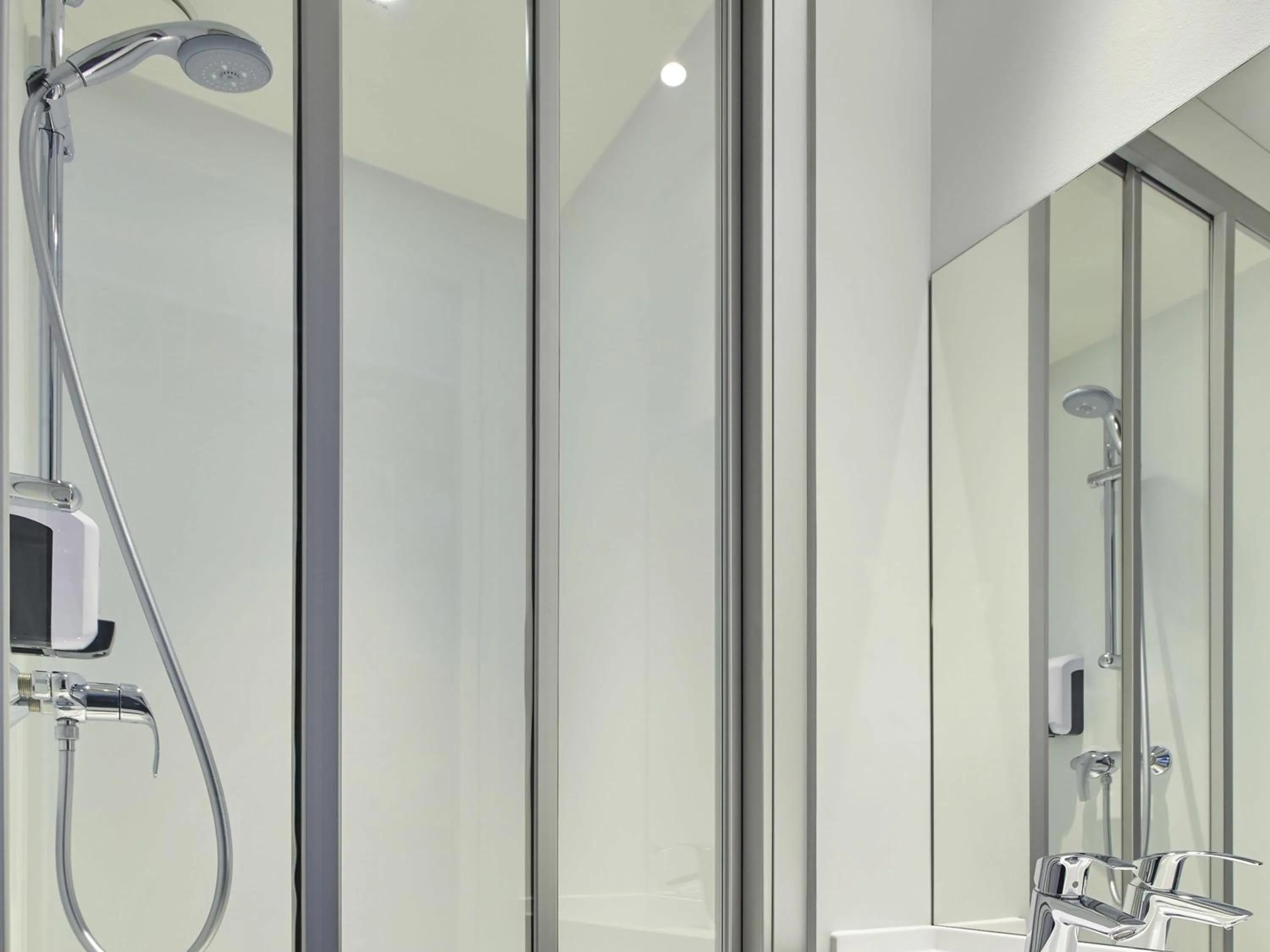 Bedroom in hotelF1 Beauvais