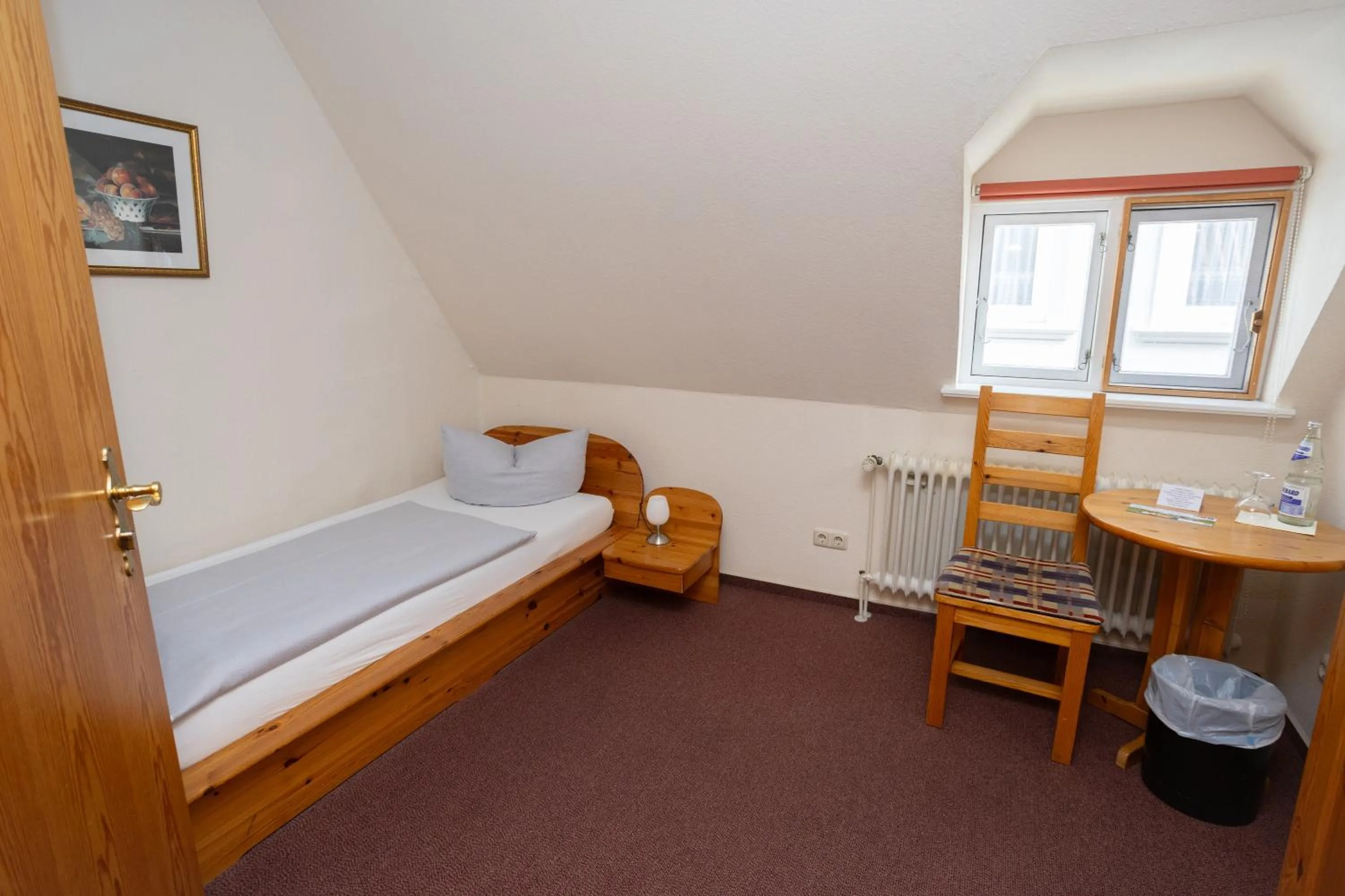 Photo of the whole room, Bed in Hotel Zur Linde