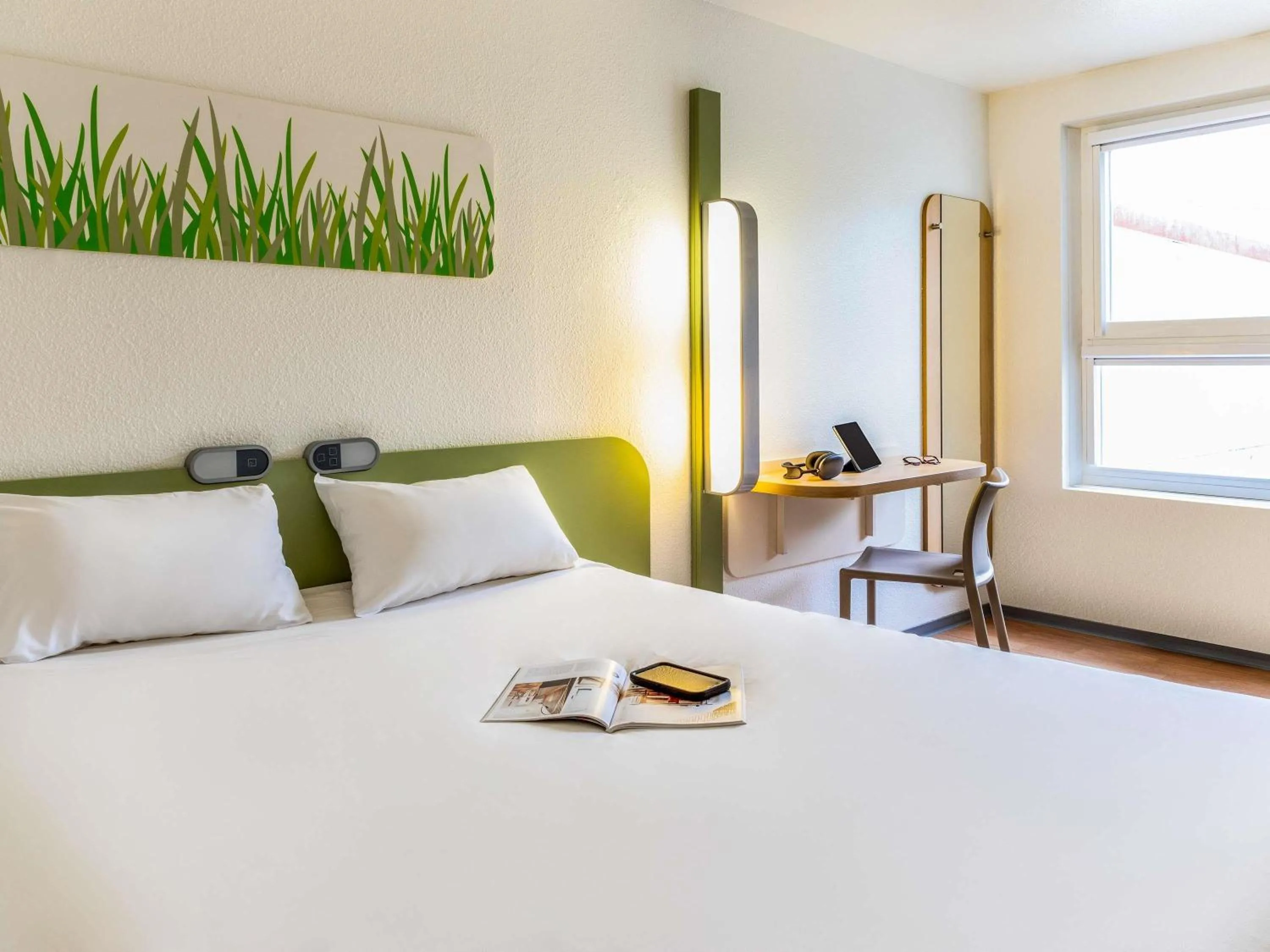 Bedroom, Bed in ibis budget Compiègne Centre-Ville