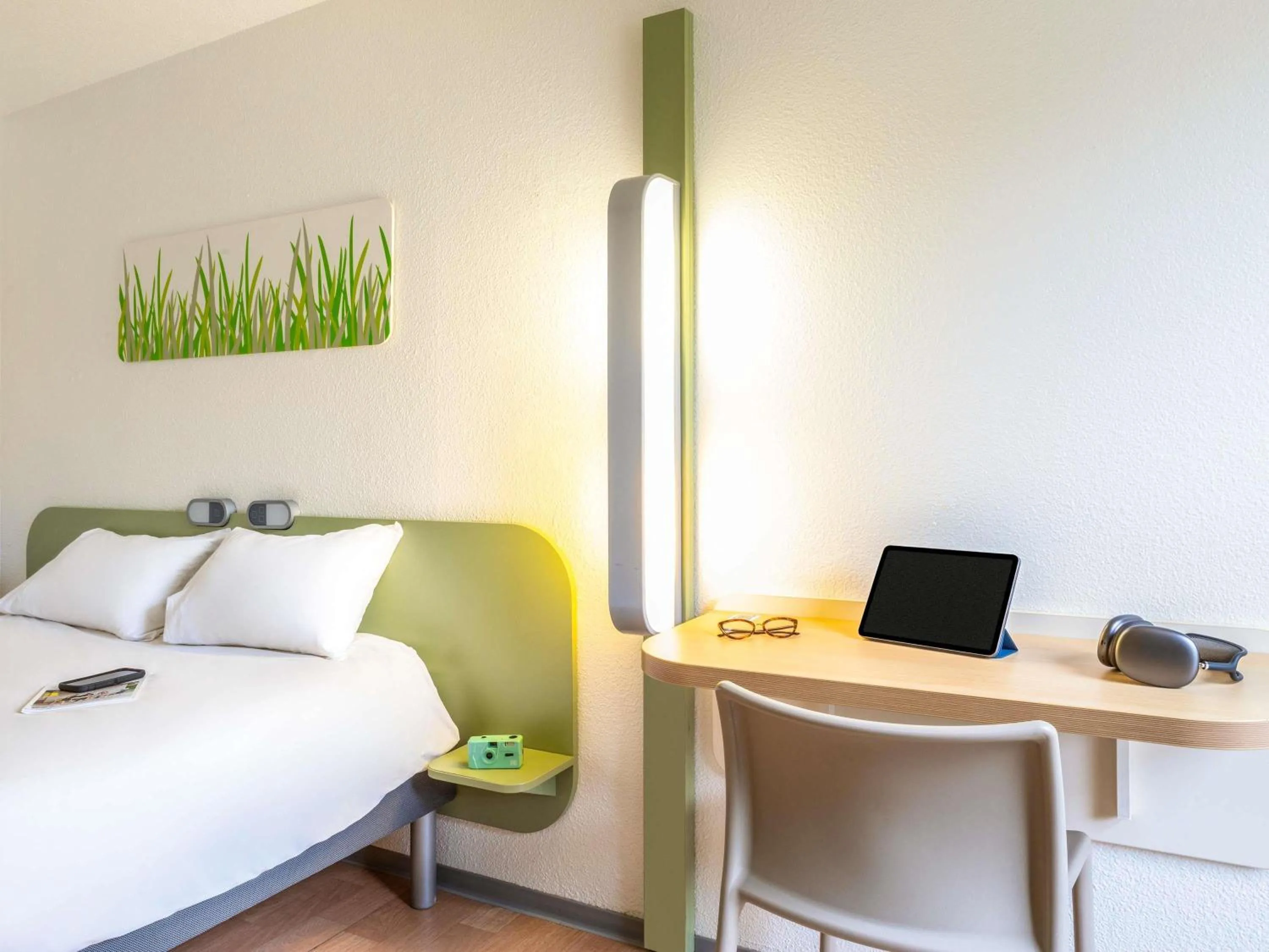 Bedroom, Bed in ibis budget Compiègne Centre-Ville