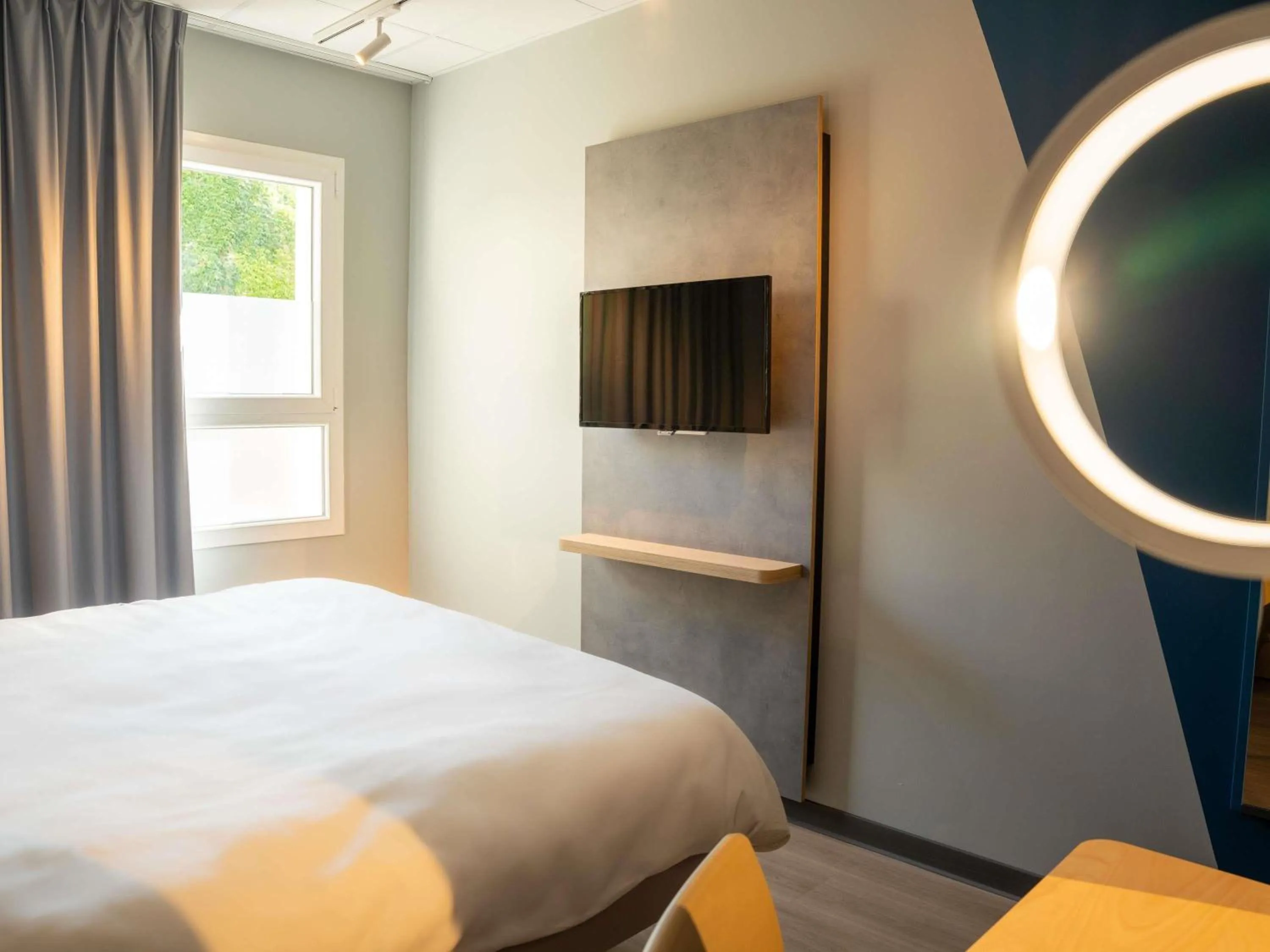 Bedroom, Bed in ibis budget Compiègne Centre-Ville