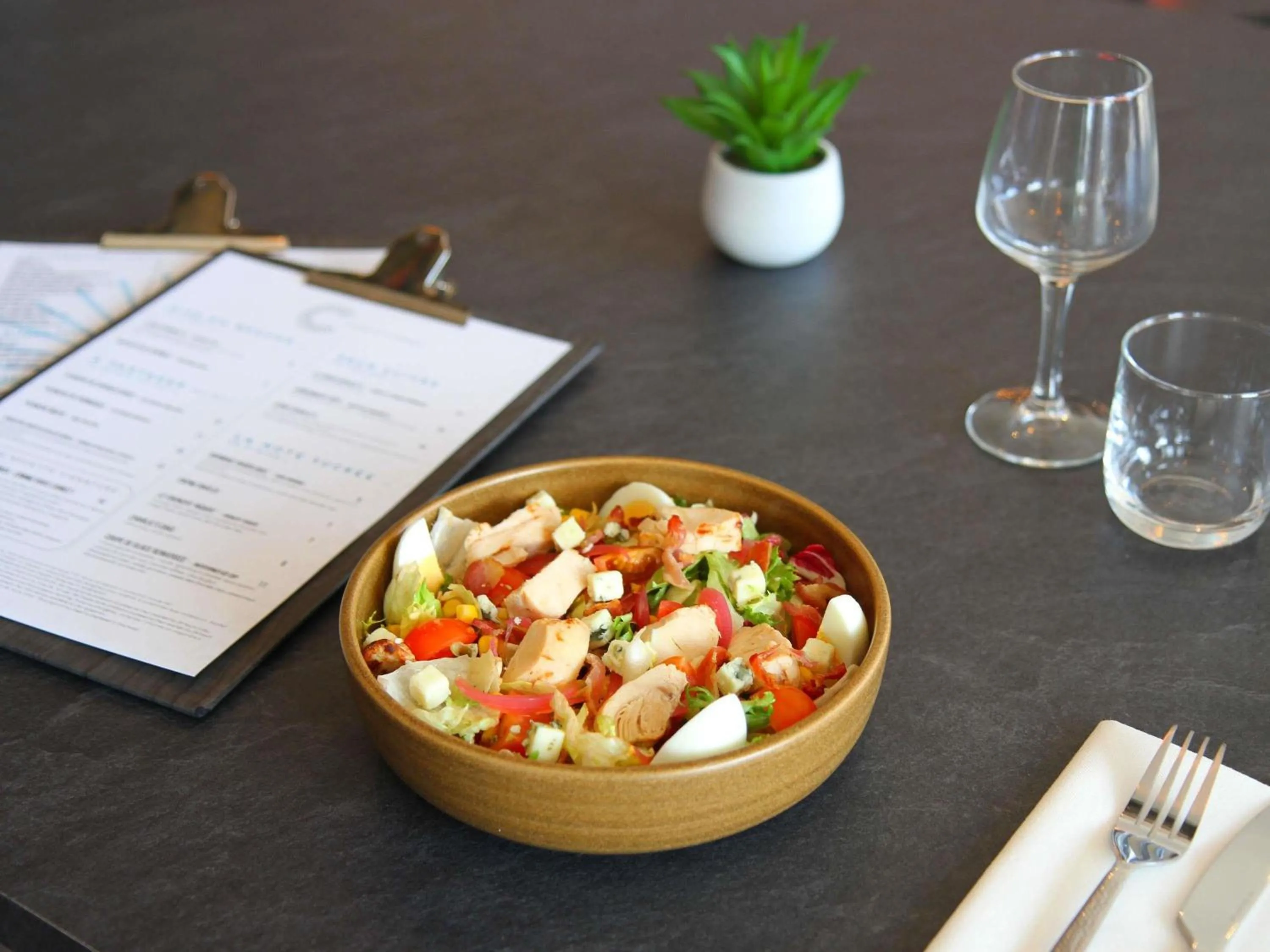 Lounge or bar in ibis Beauvais Aéroport