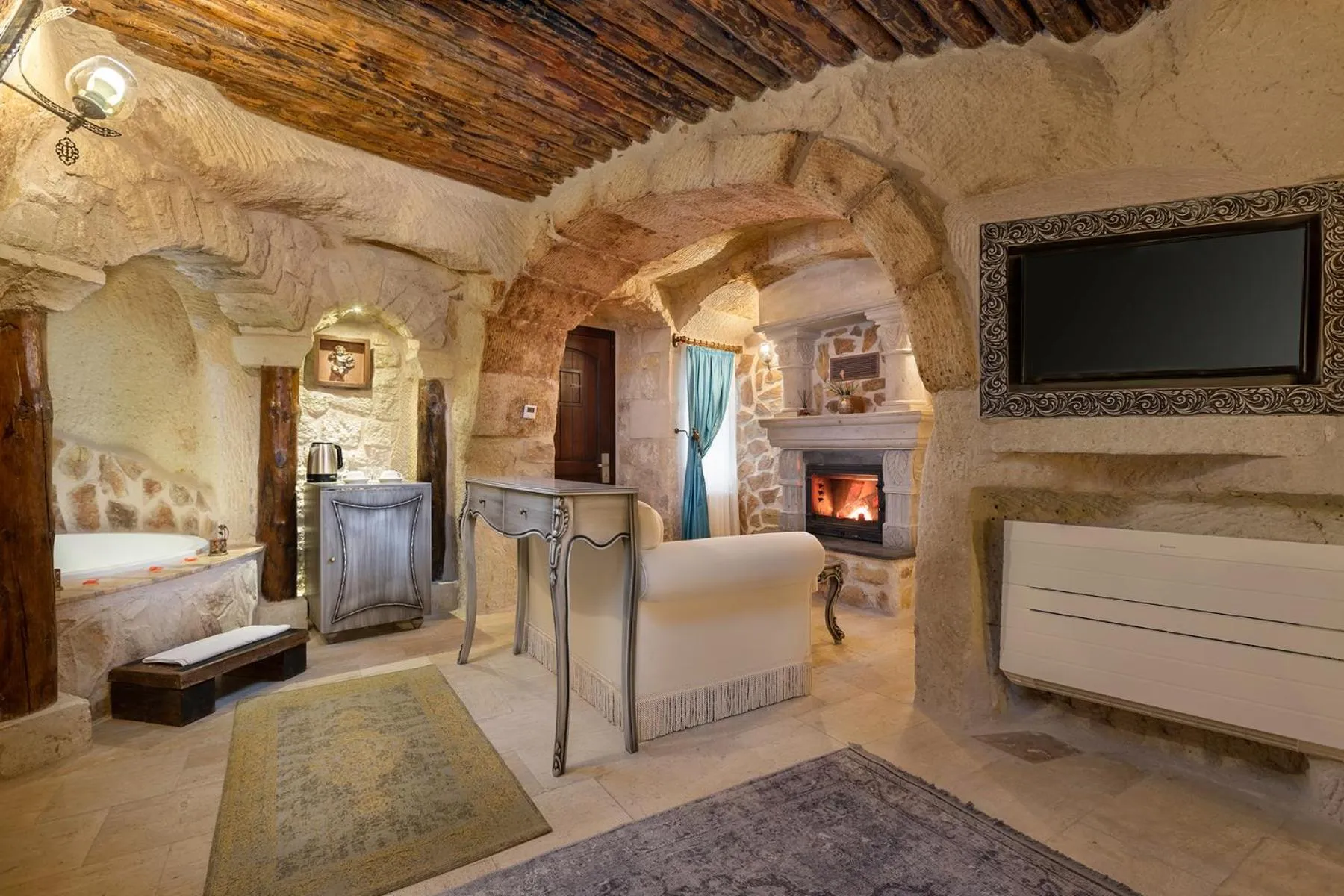 Hot Tub in Elysion Cave Suites