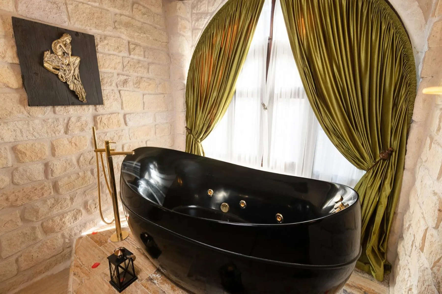 Hot Tub in Elysion Cave Suites