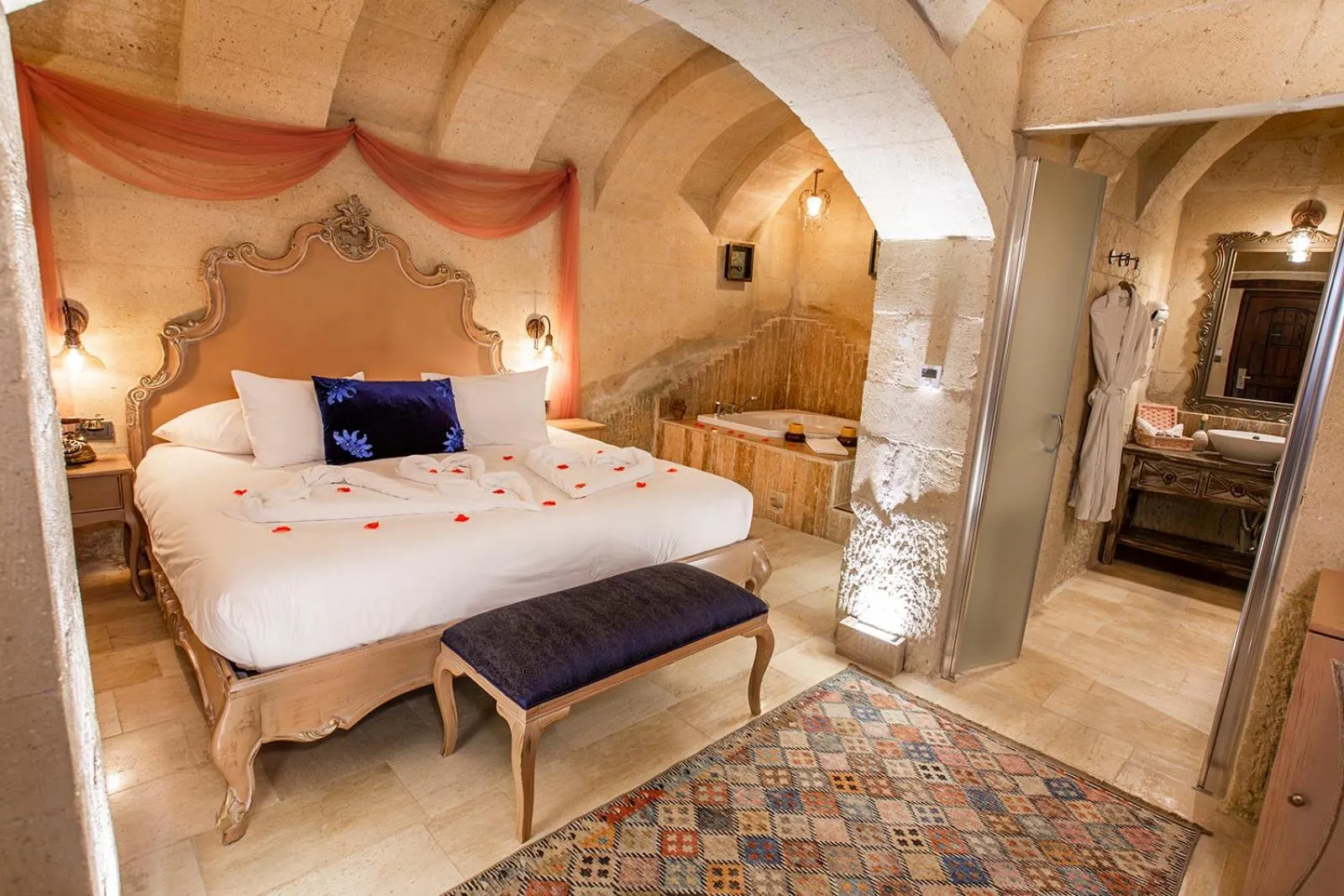 Photo of the whole room, Bed in Elysion Cave Suites