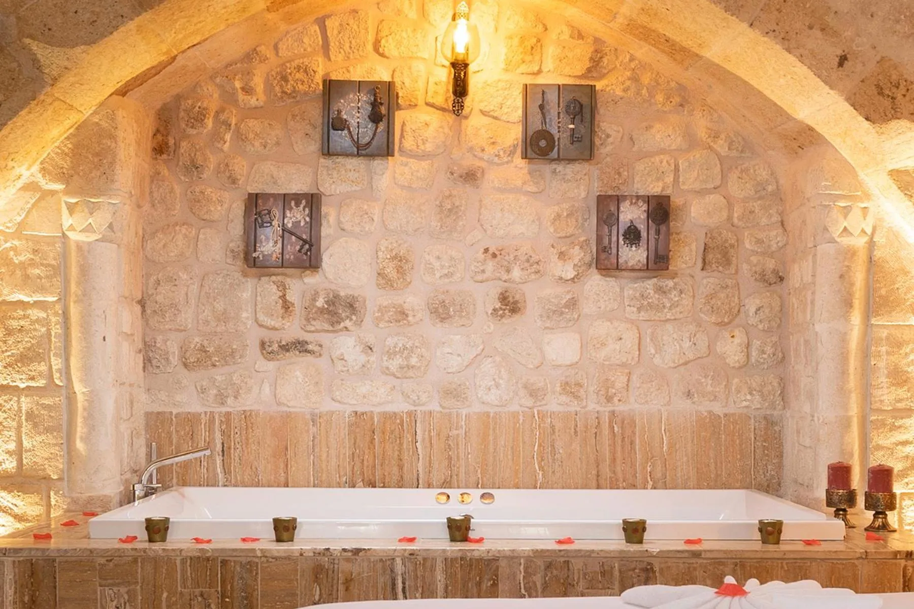 Hot Tub in Elysion Cave Suites