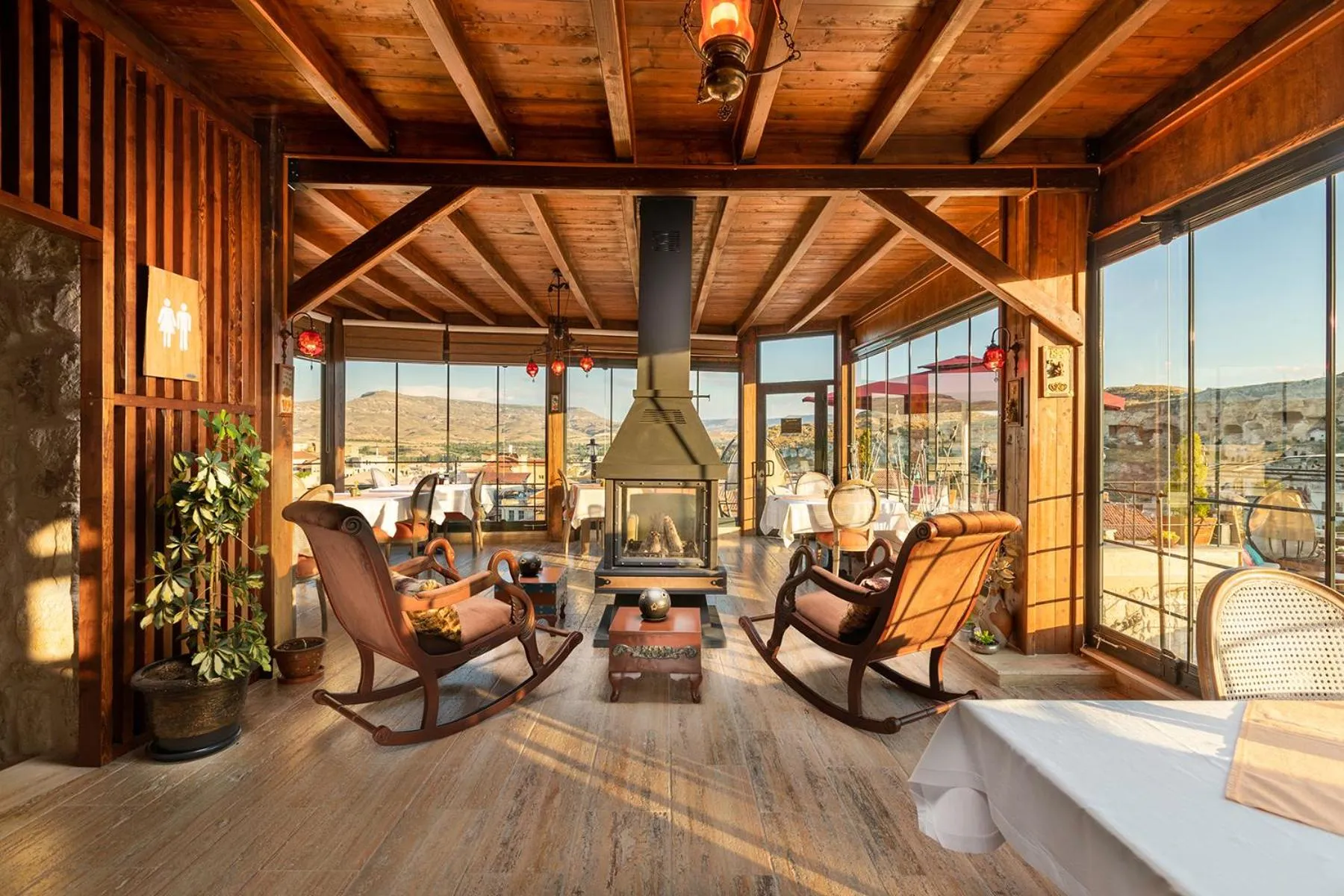 Restaurant/places to eat in Elysion Cave Suites