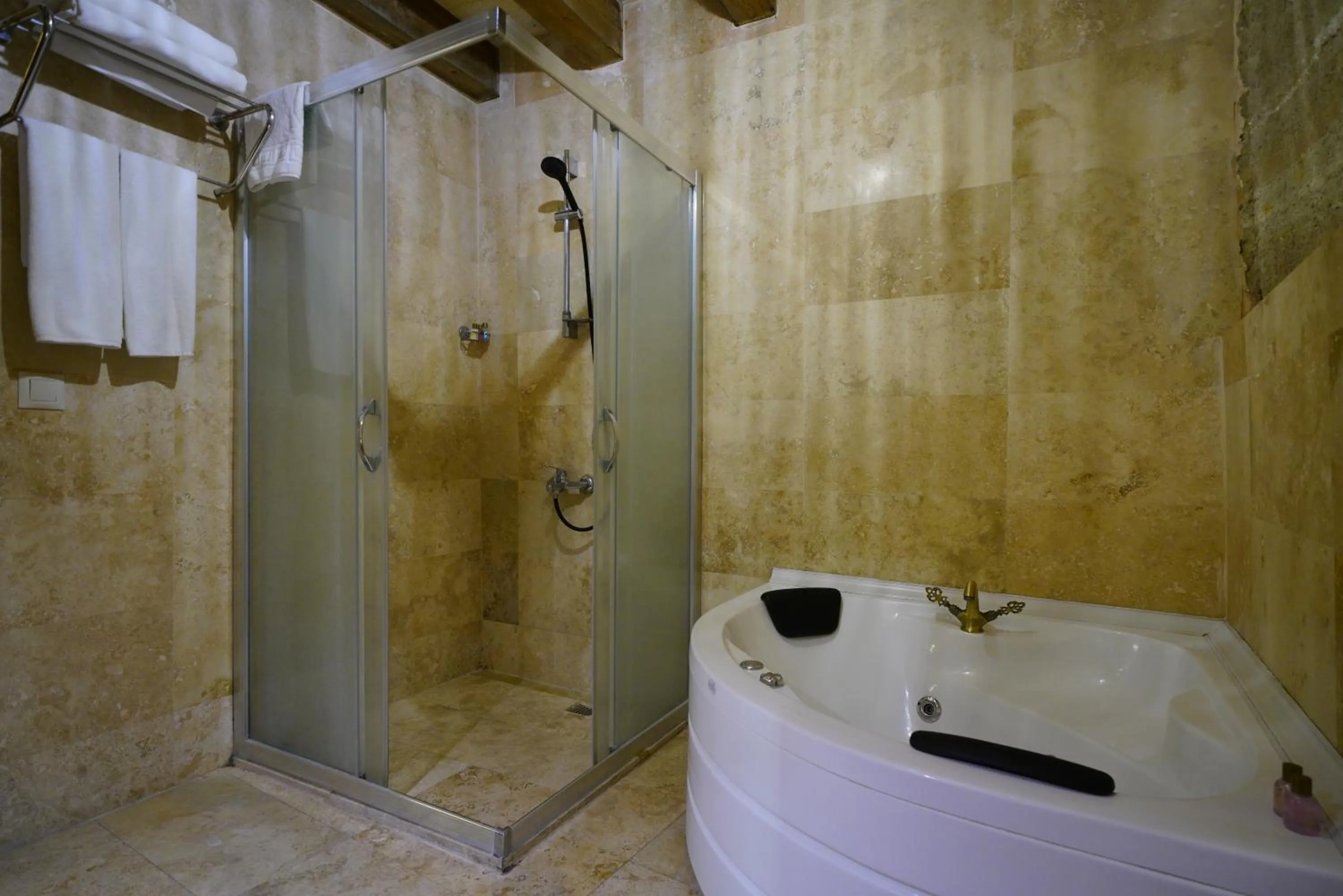 Hot Tub in Balloon Cave Hotel