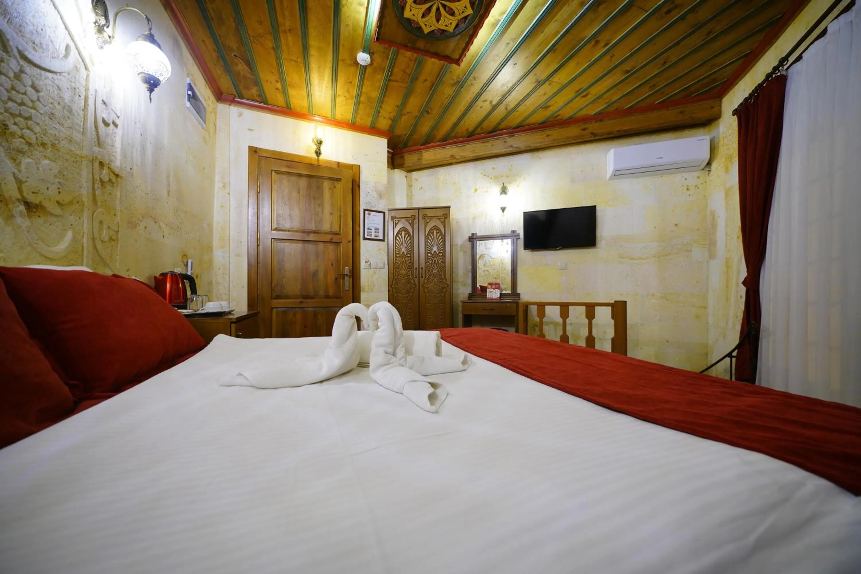 Bed in Balloon Cave Hotel