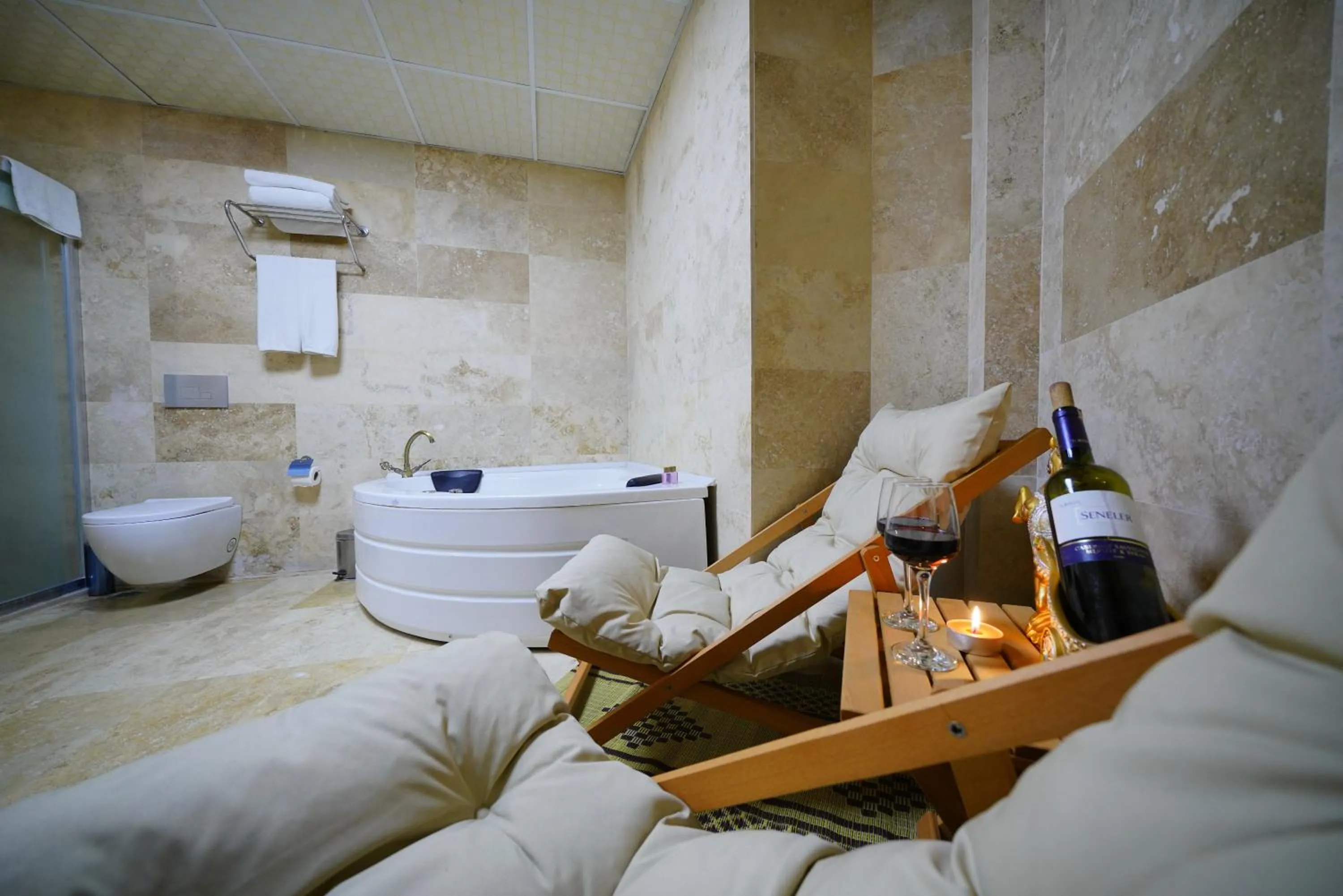 Hot Tub in Balloon Cave Hotel