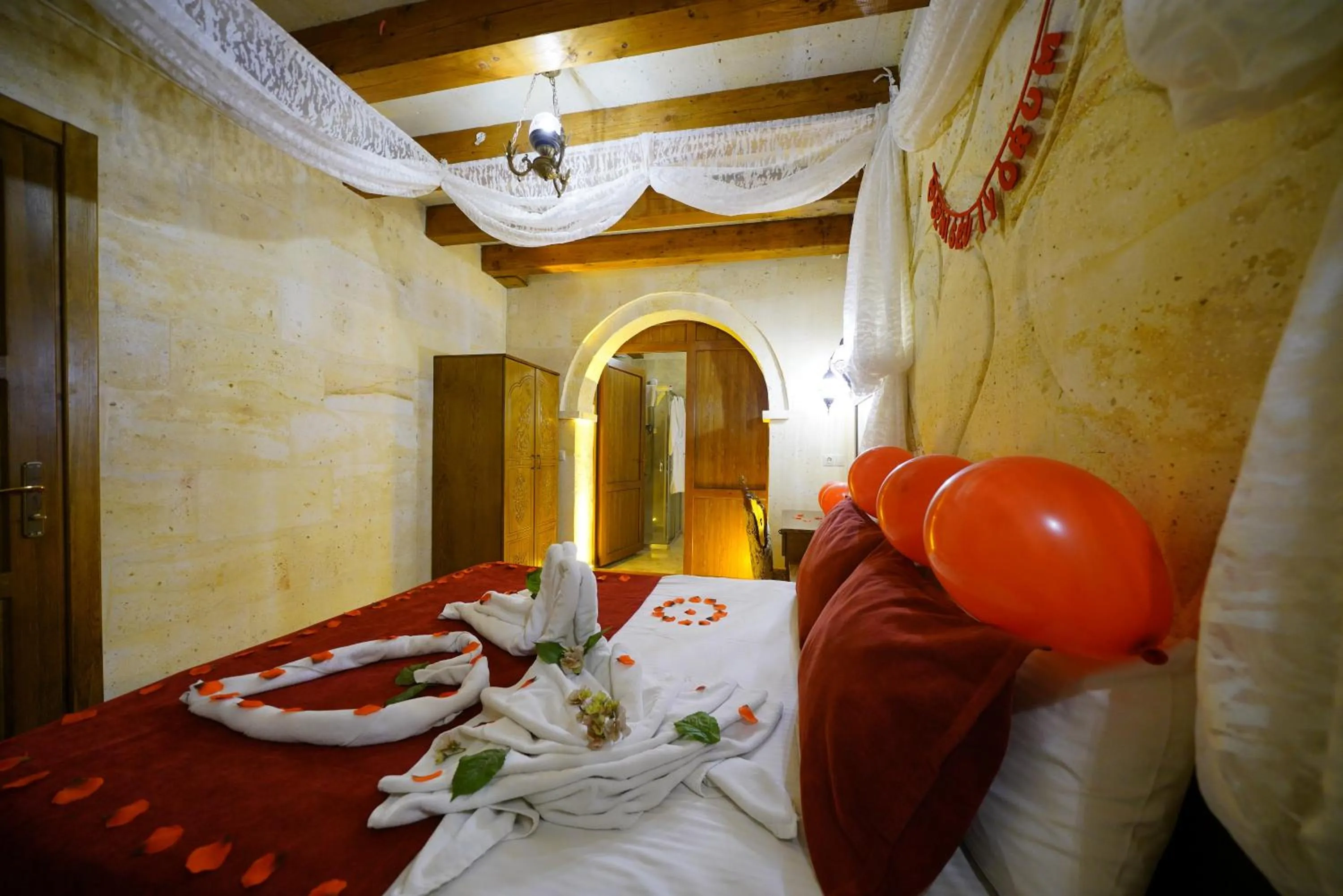 Bed in Balloon Cave Hotel