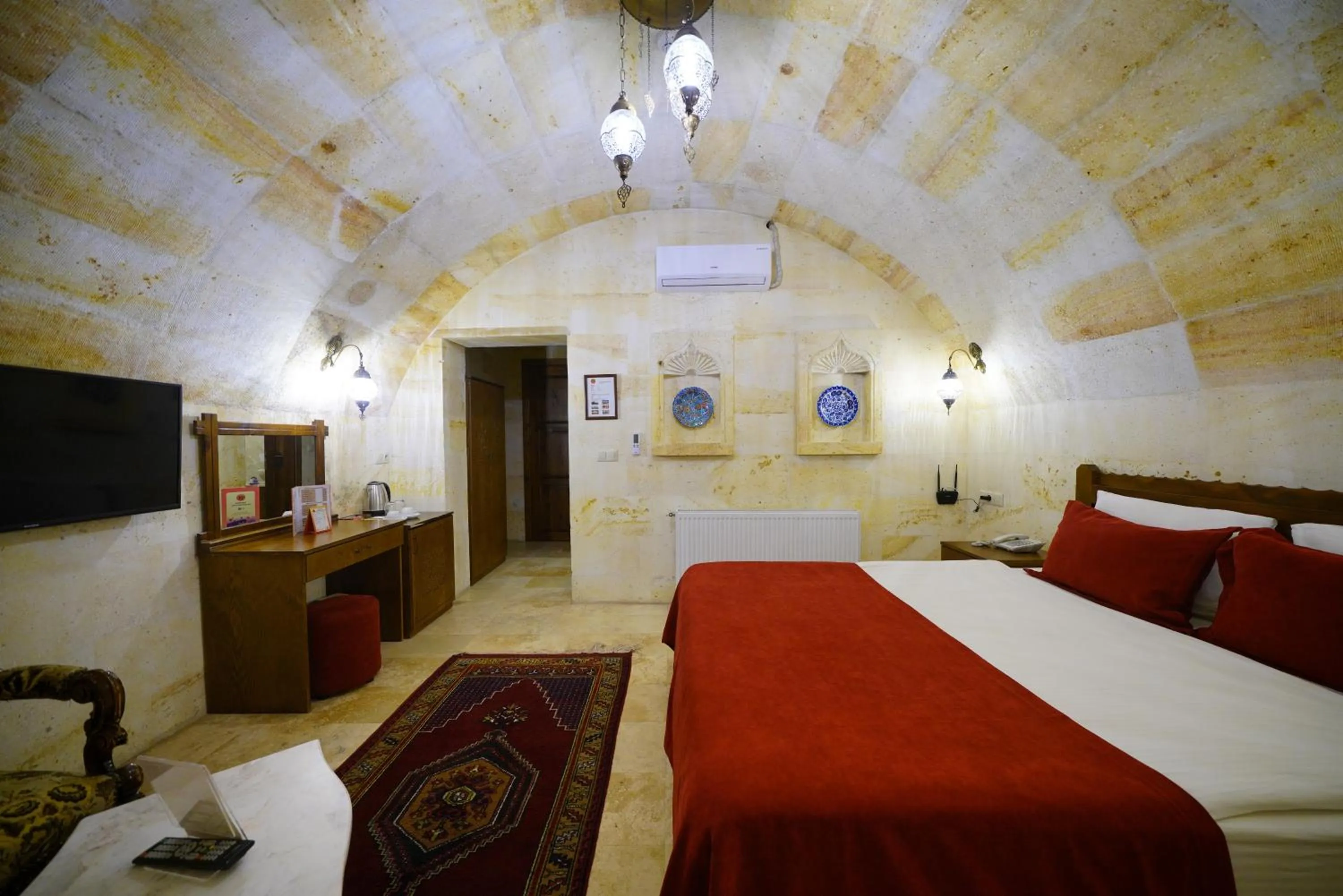 Bed in Balloon Cave Hotel