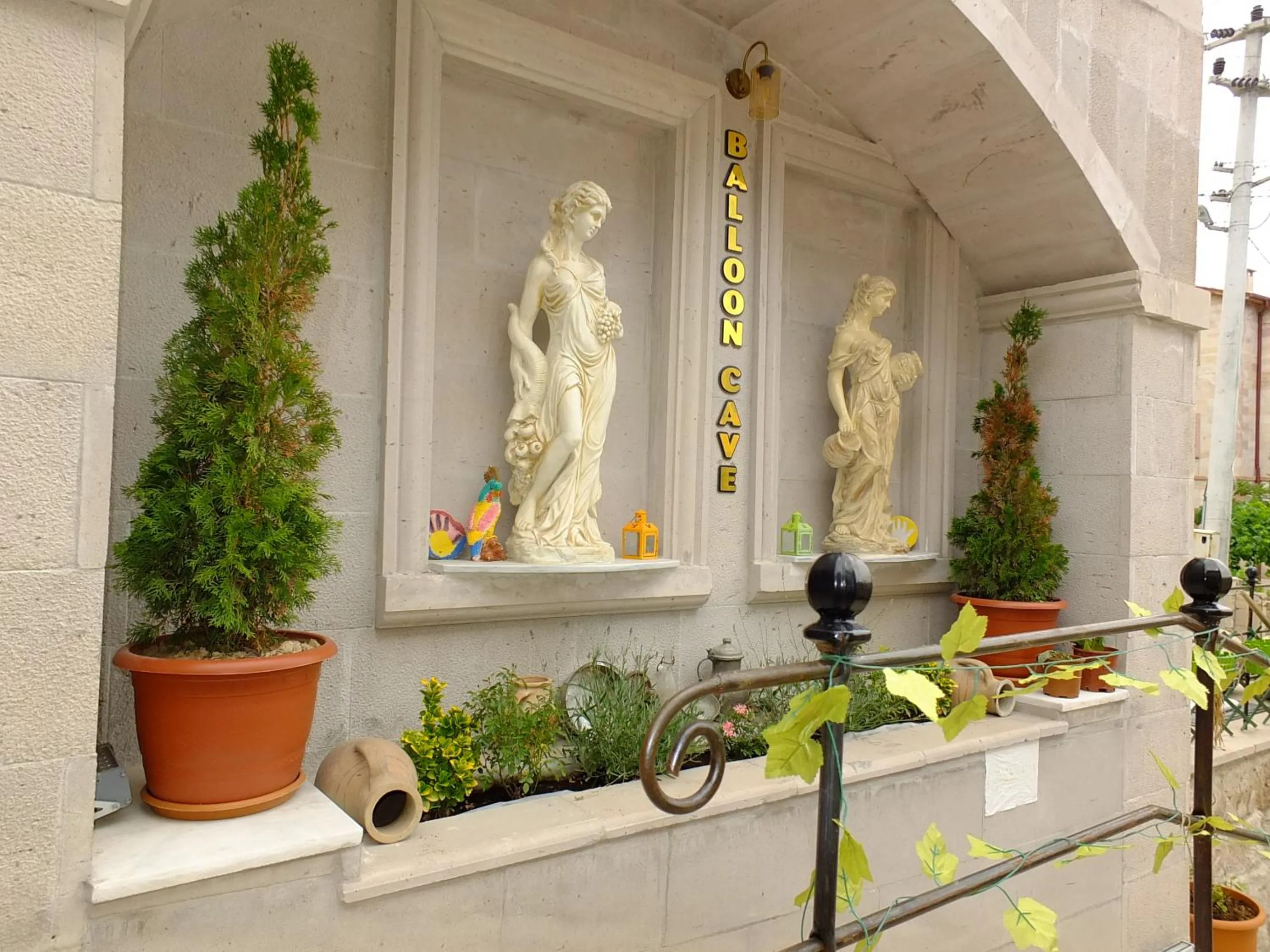 Logo/Certificate/Sign in Balloon Cave Hotel