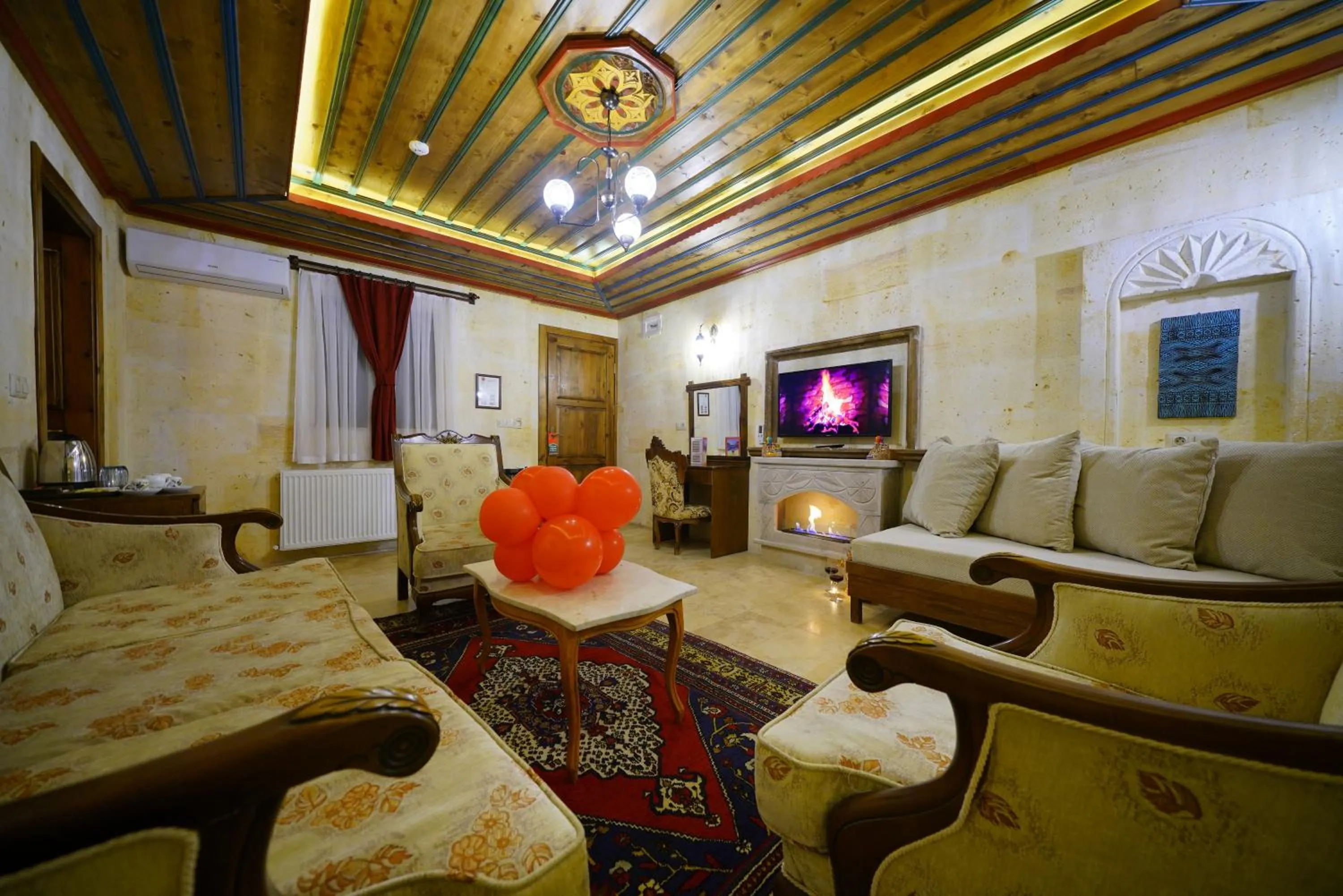 TV and multimedia in Balloon Cave Hotel