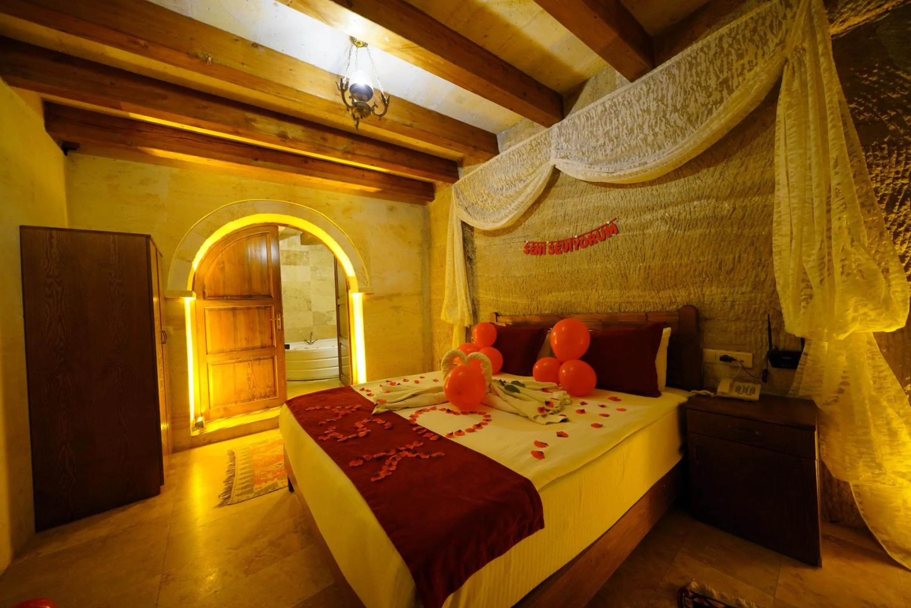 Bed in Balloon Cave Hotel